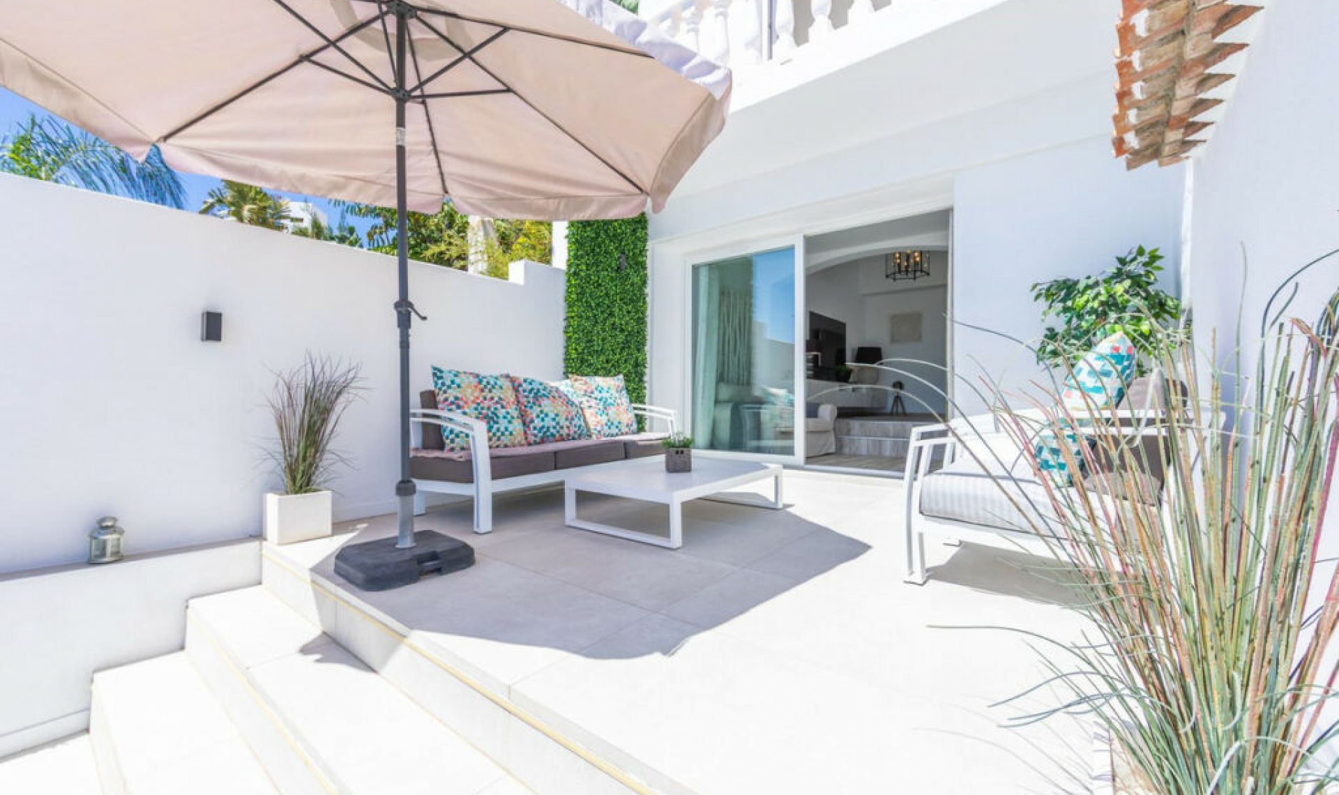 Resale - House -
Estepona