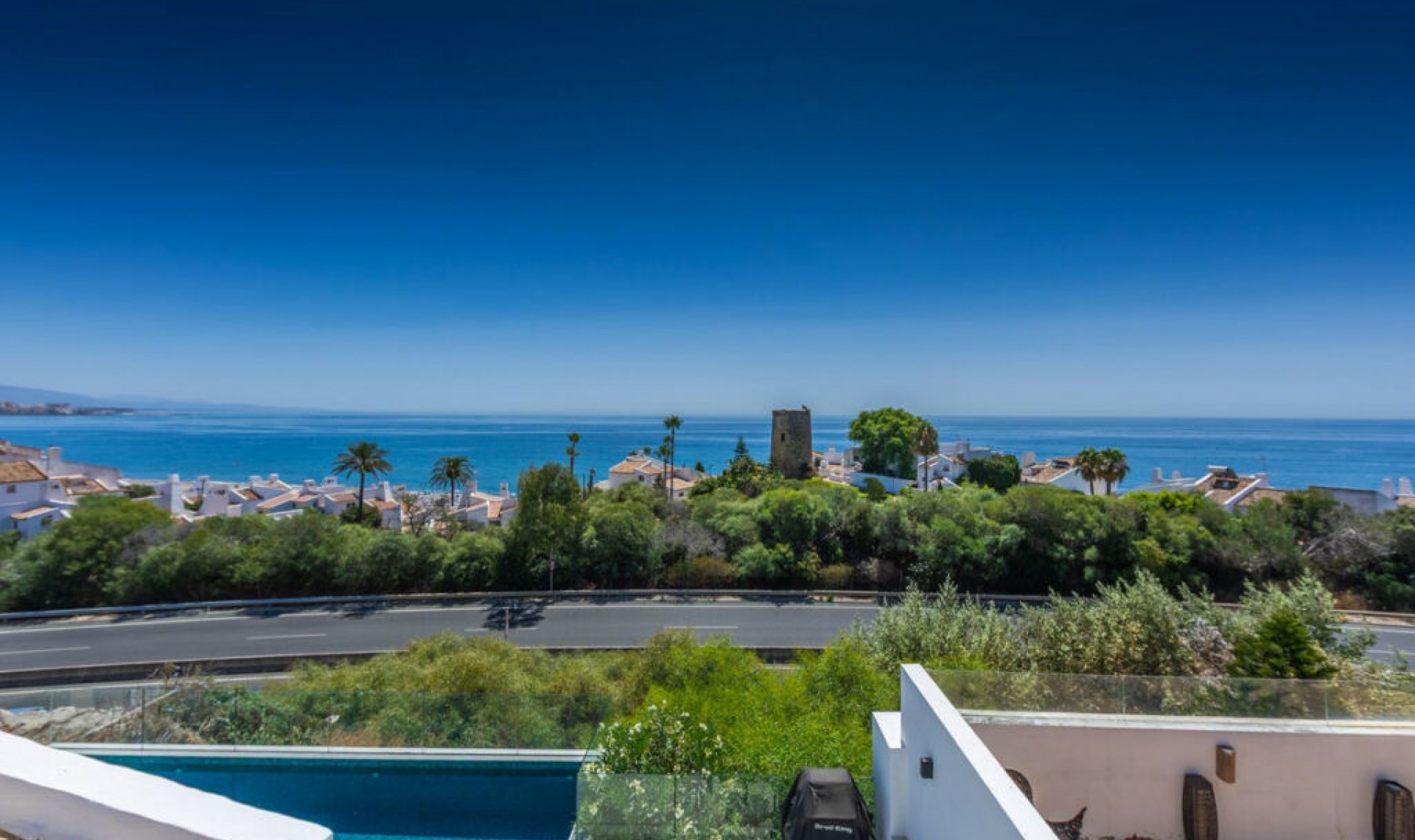 Resale - House -
Estepona