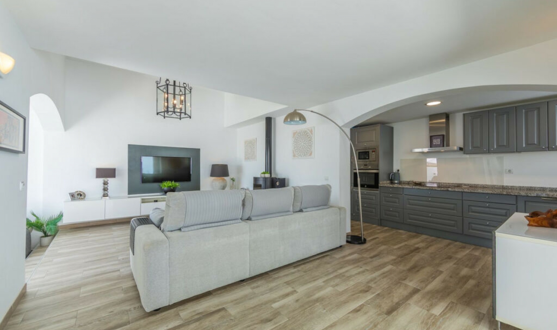 Resale - House -
Estepona