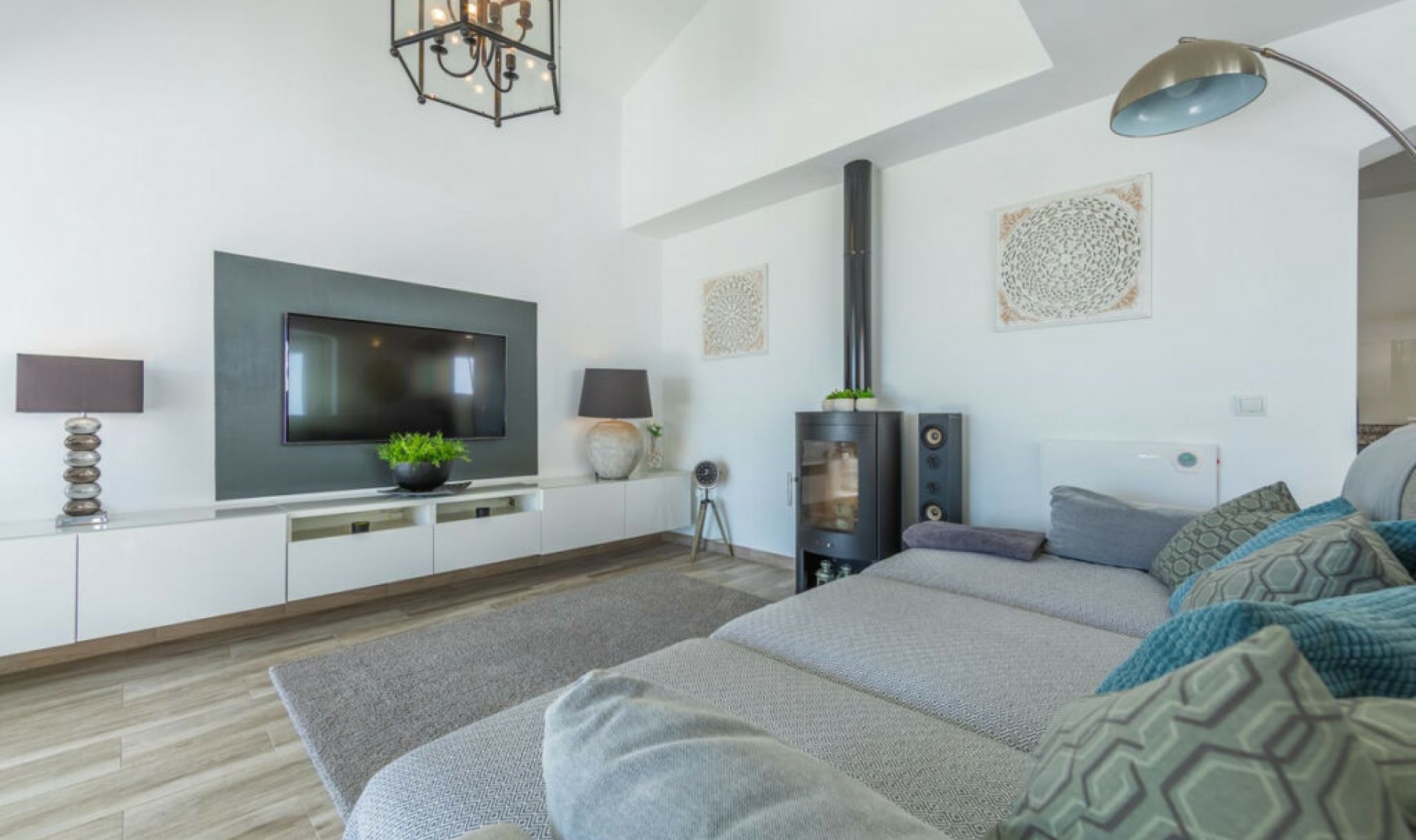 Resale - House -
Estepona