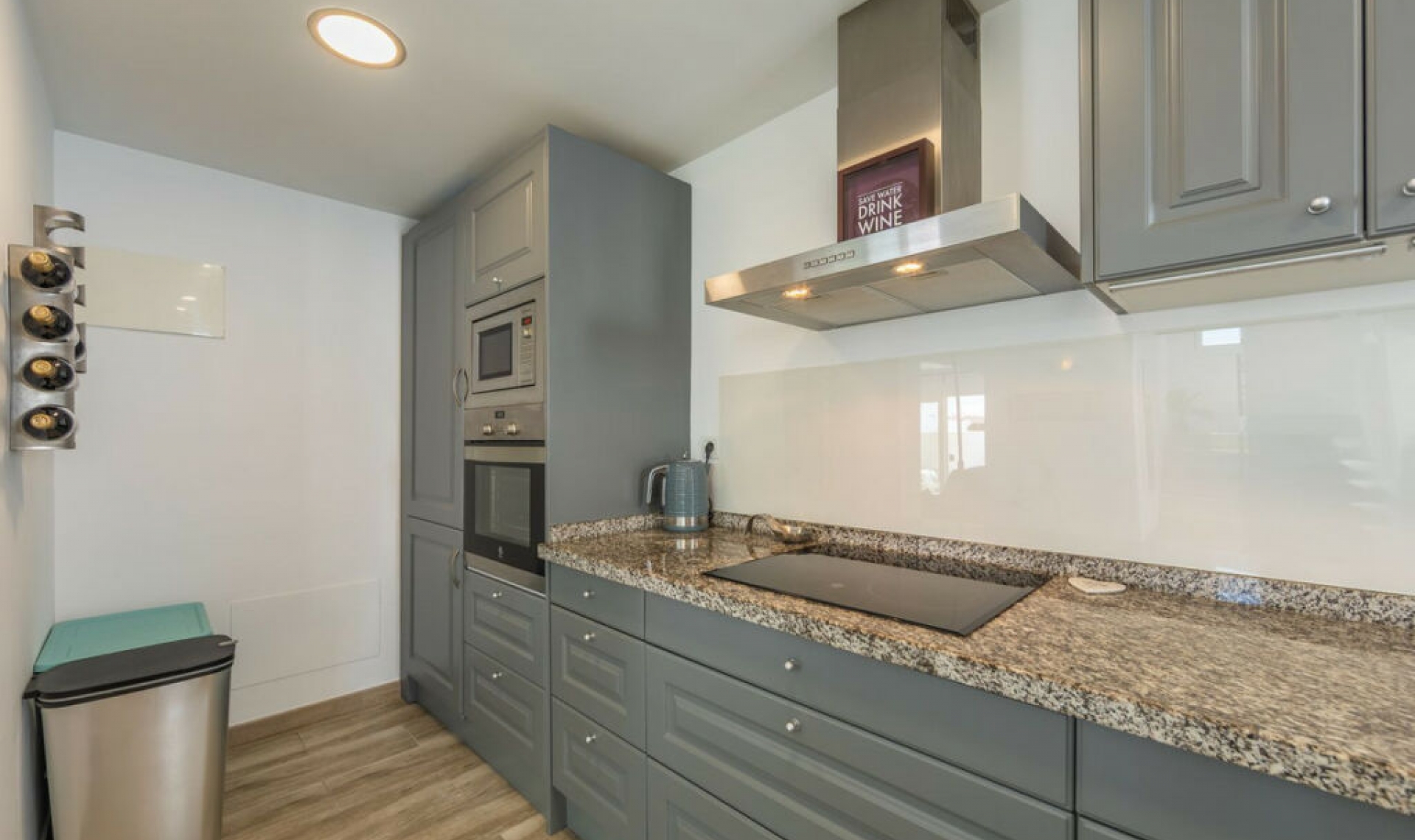 Resale - House -
Estepona