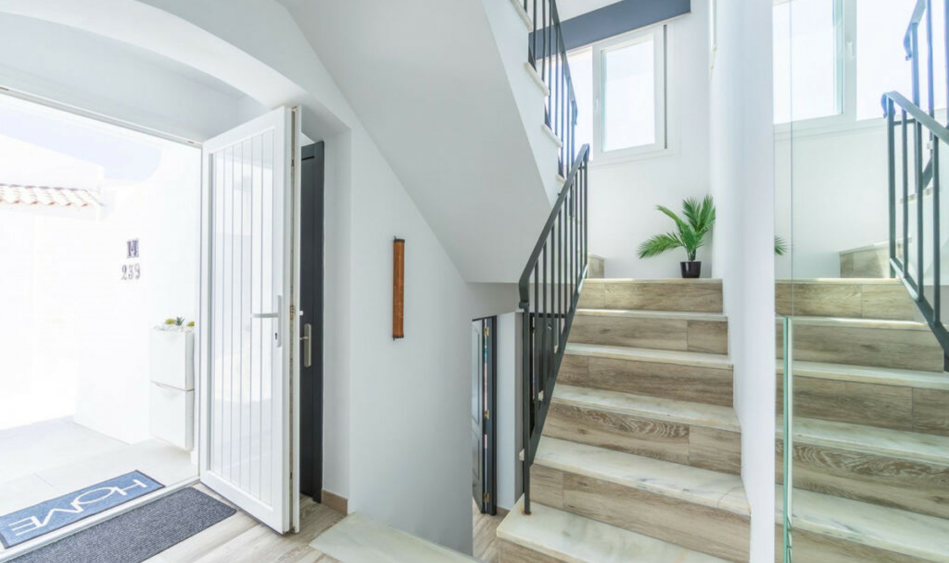 Resale - House -
Estepona