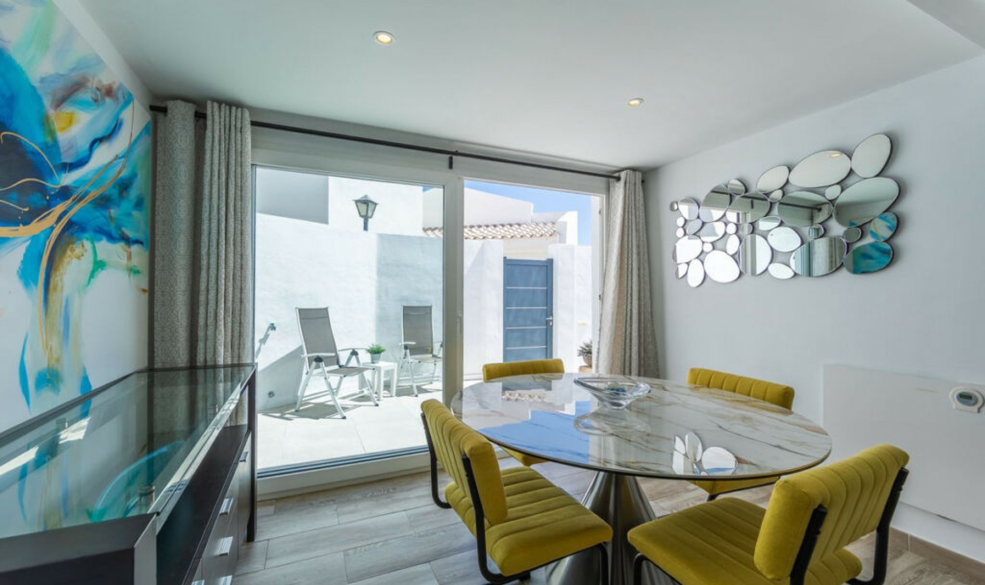 Resale - House -
Estepona
