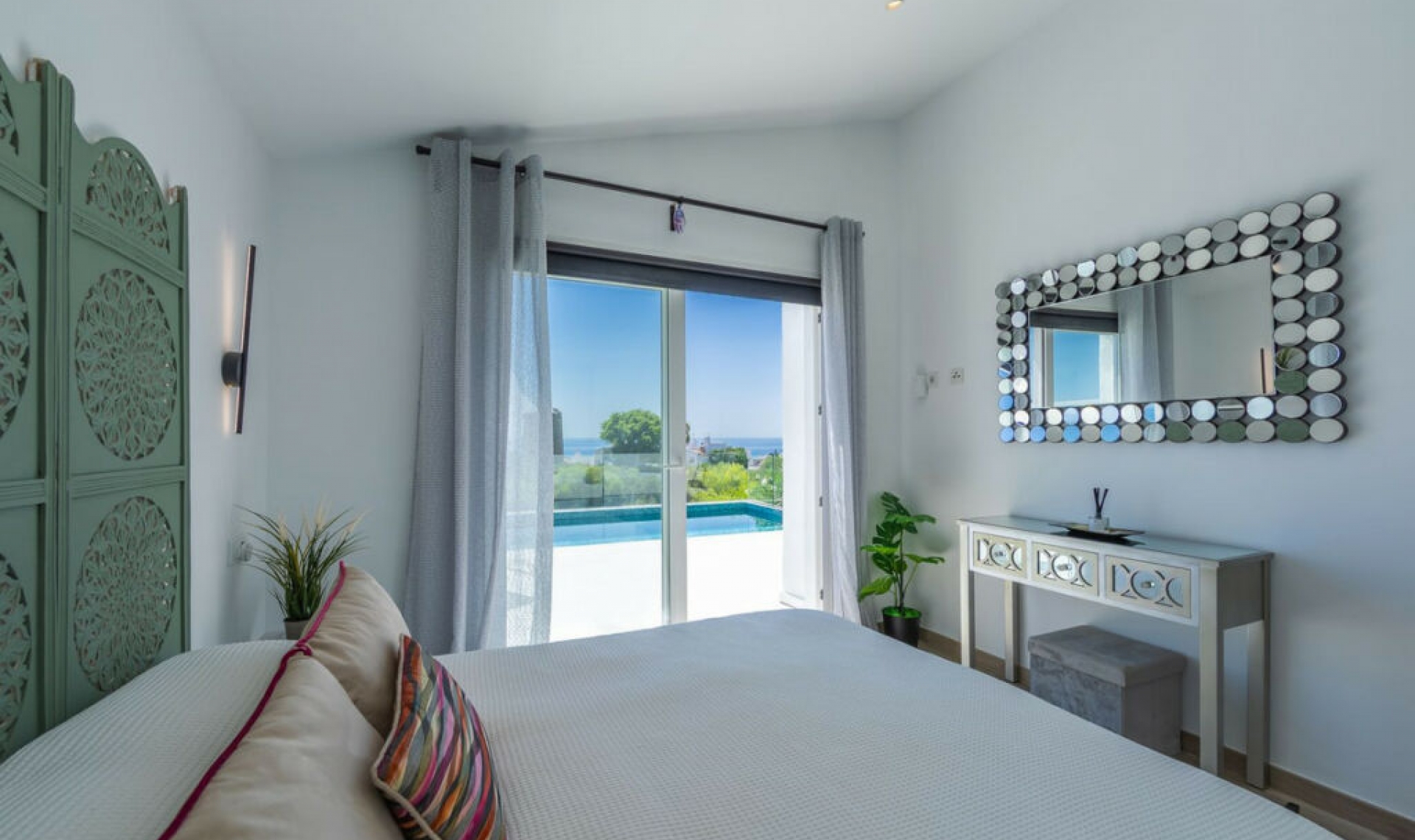 Resale - House -
Estepona