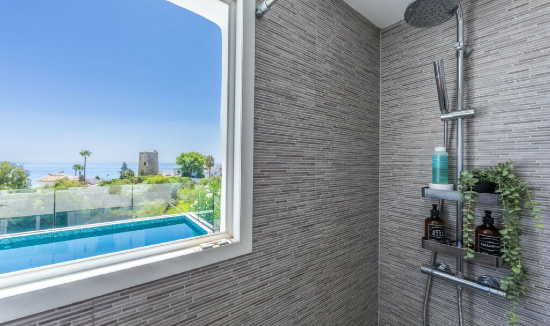 Resale - House -
Estepona