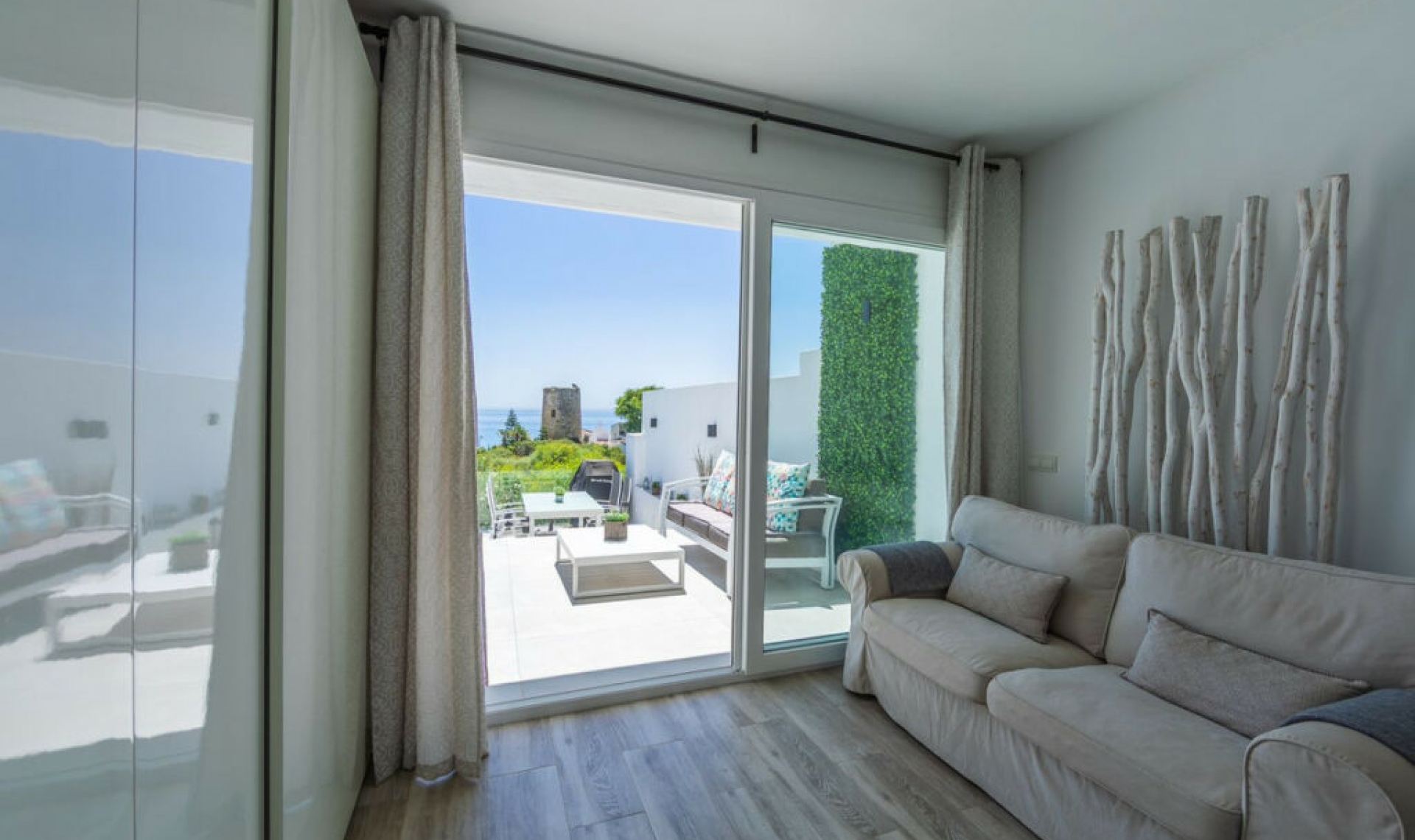 Resale - House -
Estepona