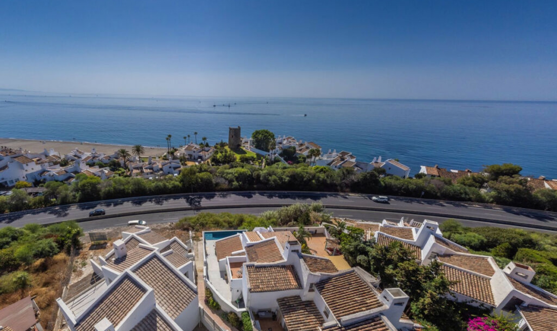 Resale - House -
Estepona