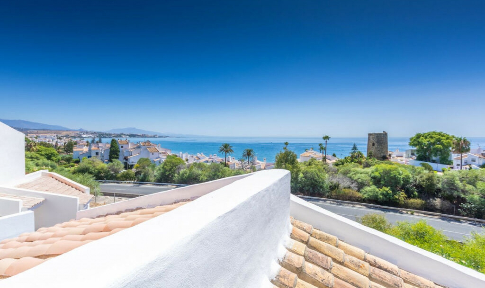 Resale - House -
Estepona
