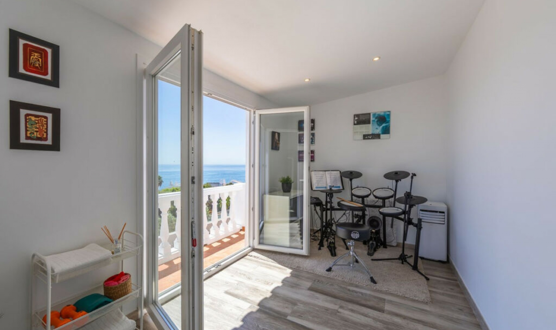 Resale - House -
Estepona