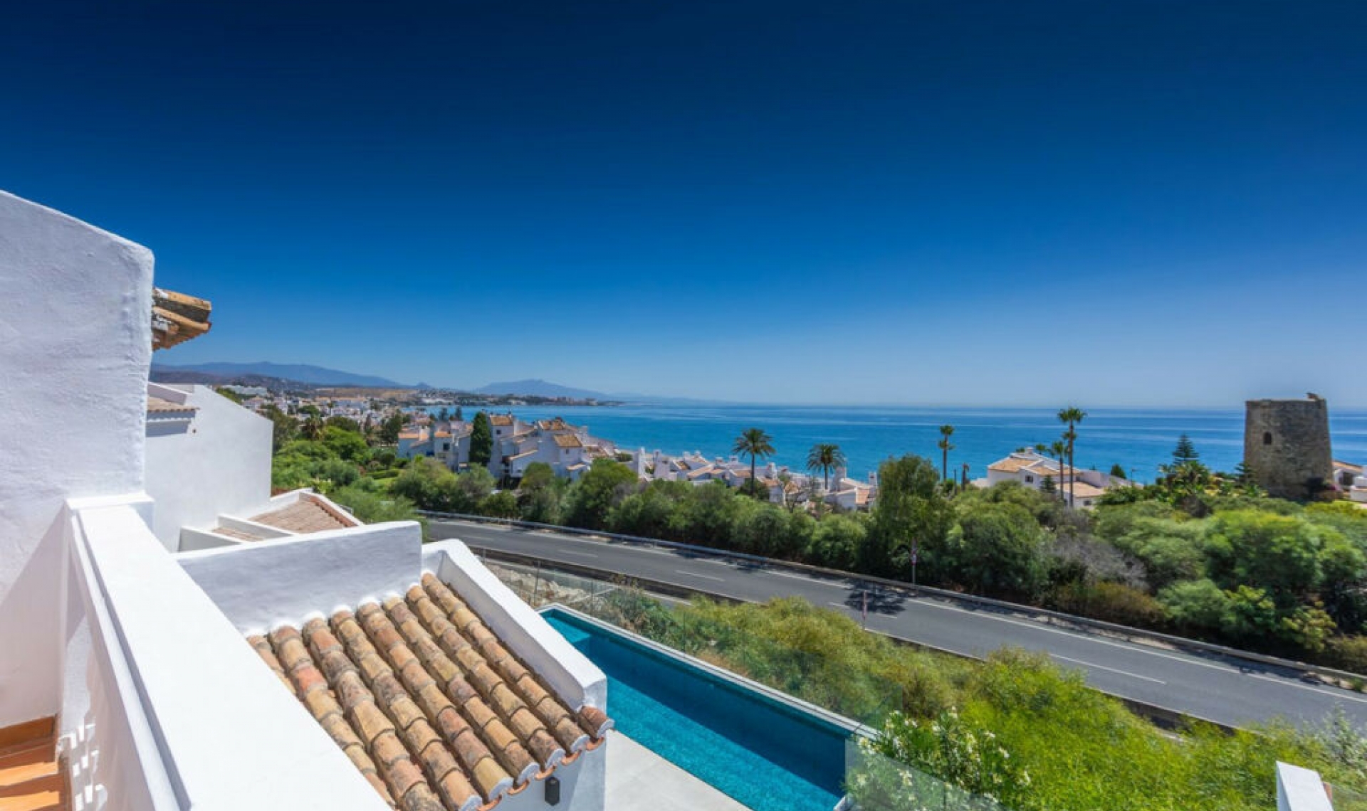 Resale - House -
Estepona