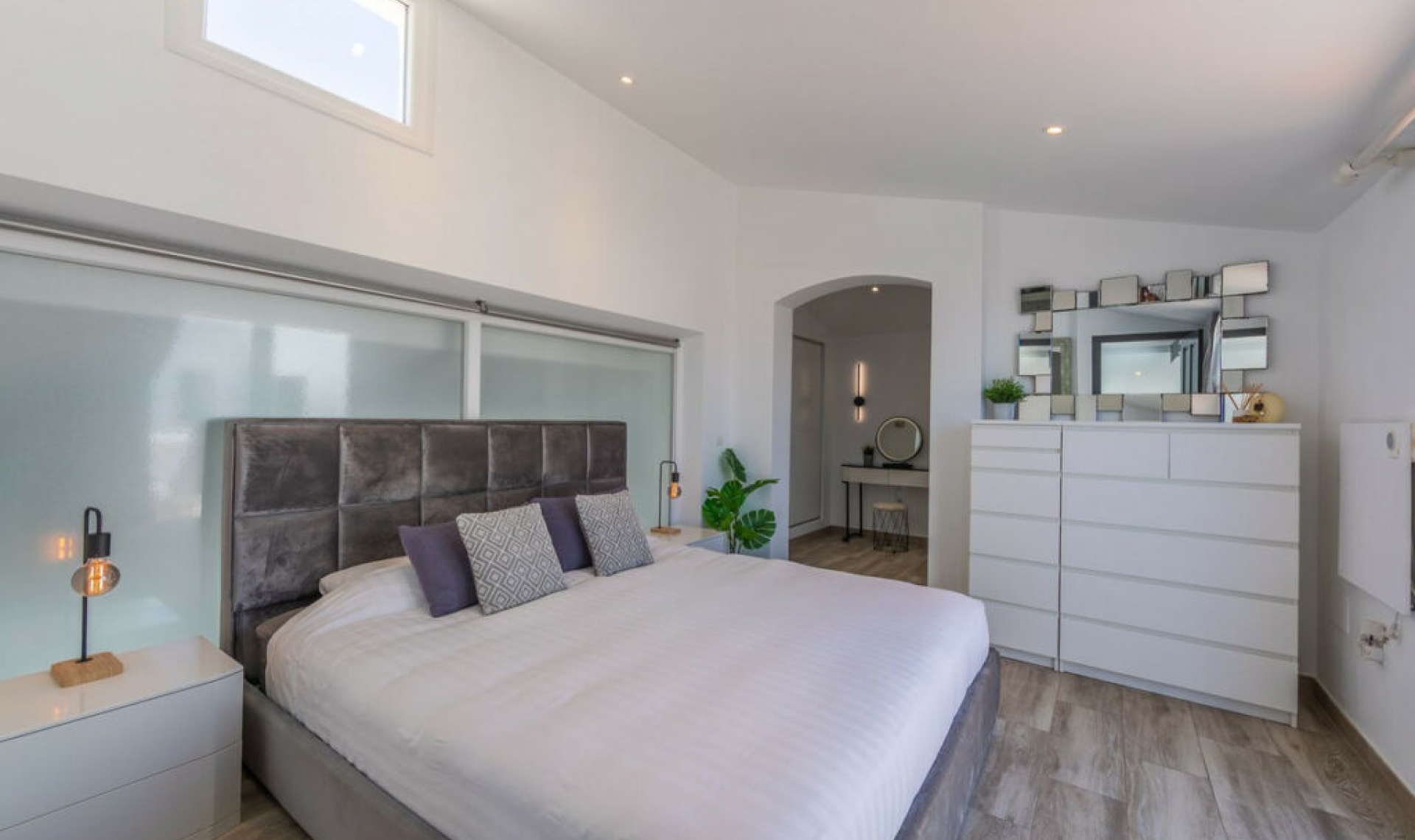 Resale - House -
Estepona
