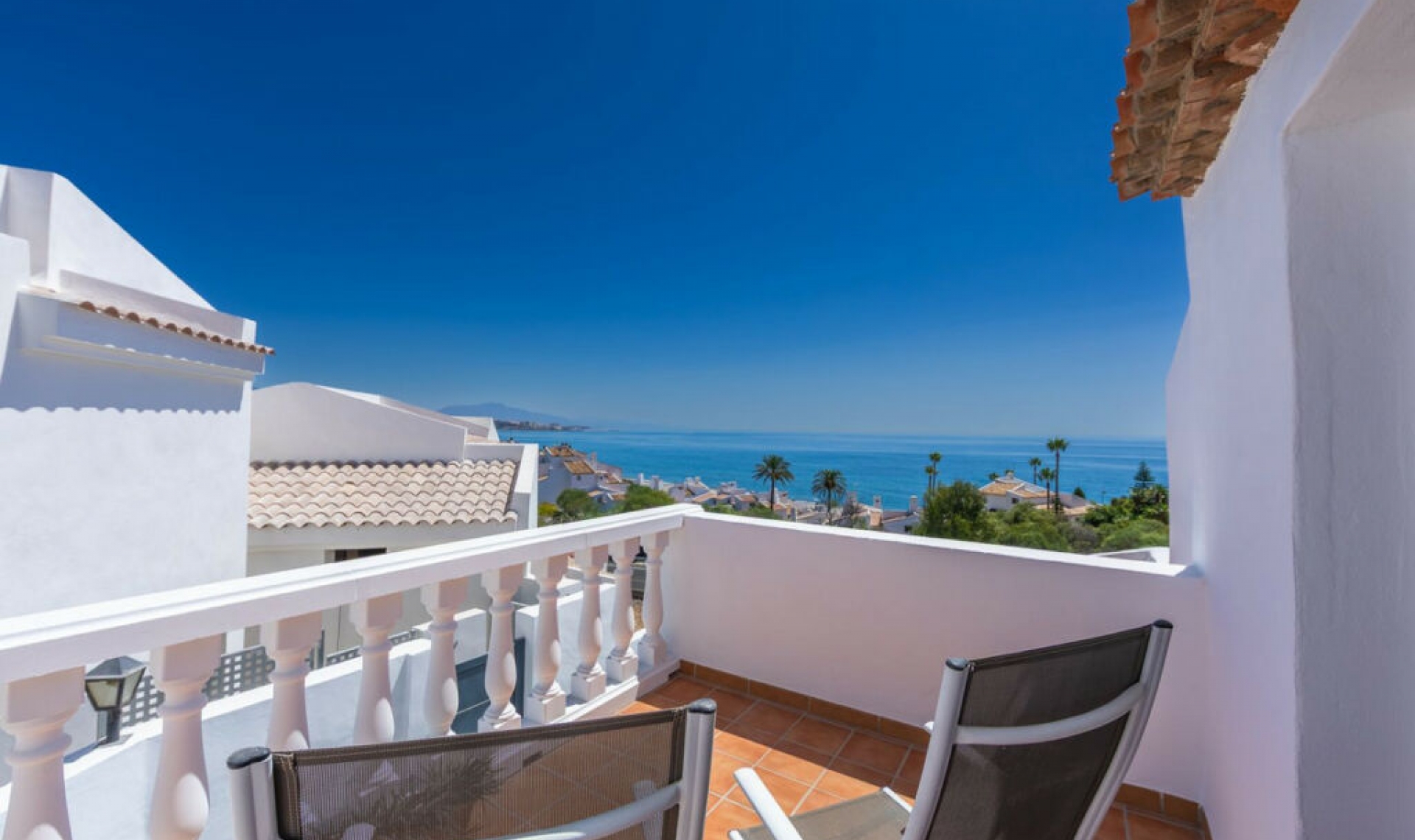 Resale - House -
Estepona