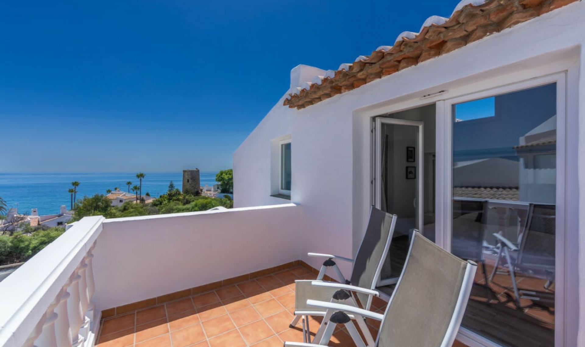 Resale - House -
Estepona