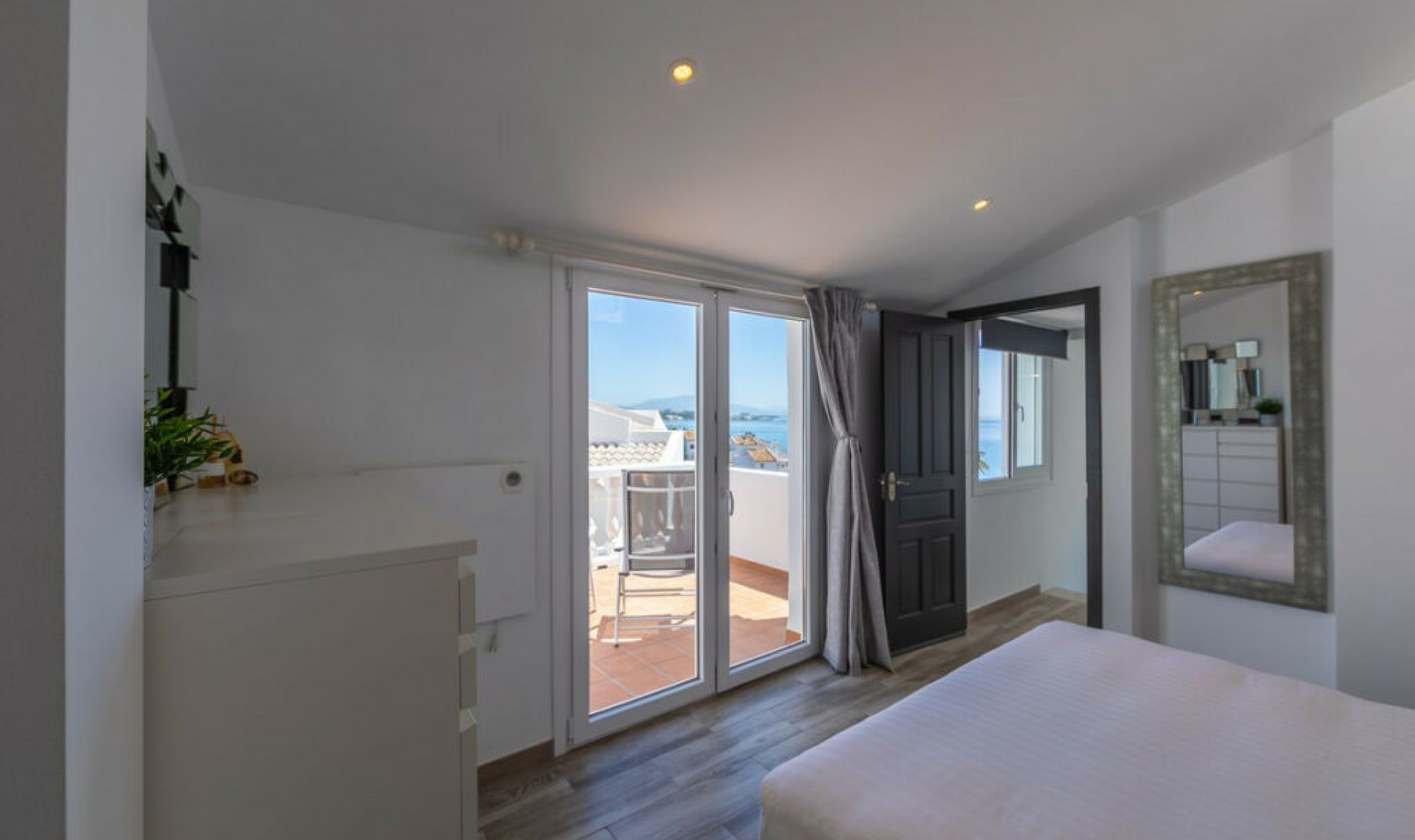 Resale - House -
Estepona