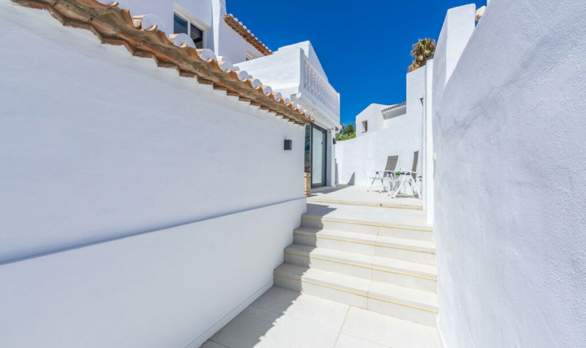 Resale - House -
Estepona