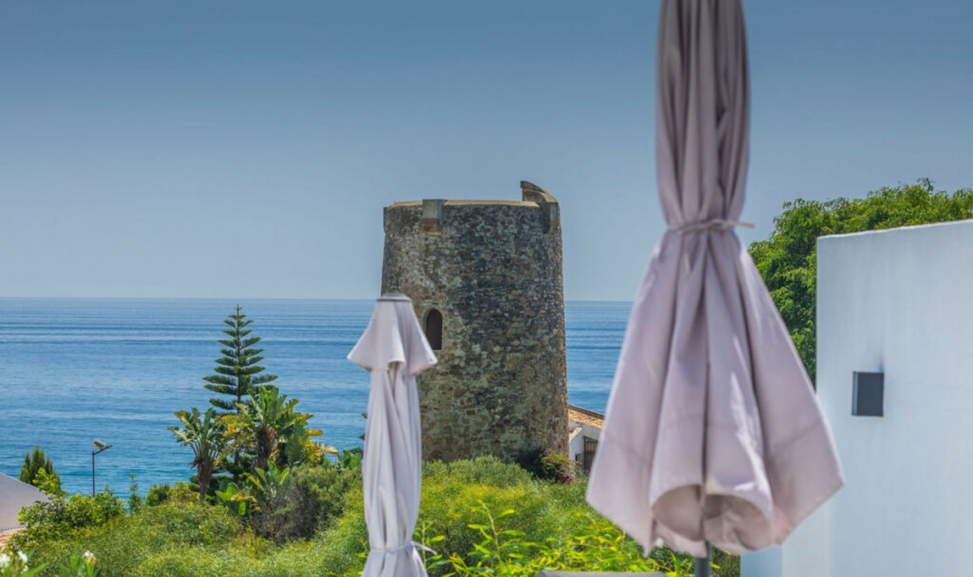 Resale - House -
Estepona