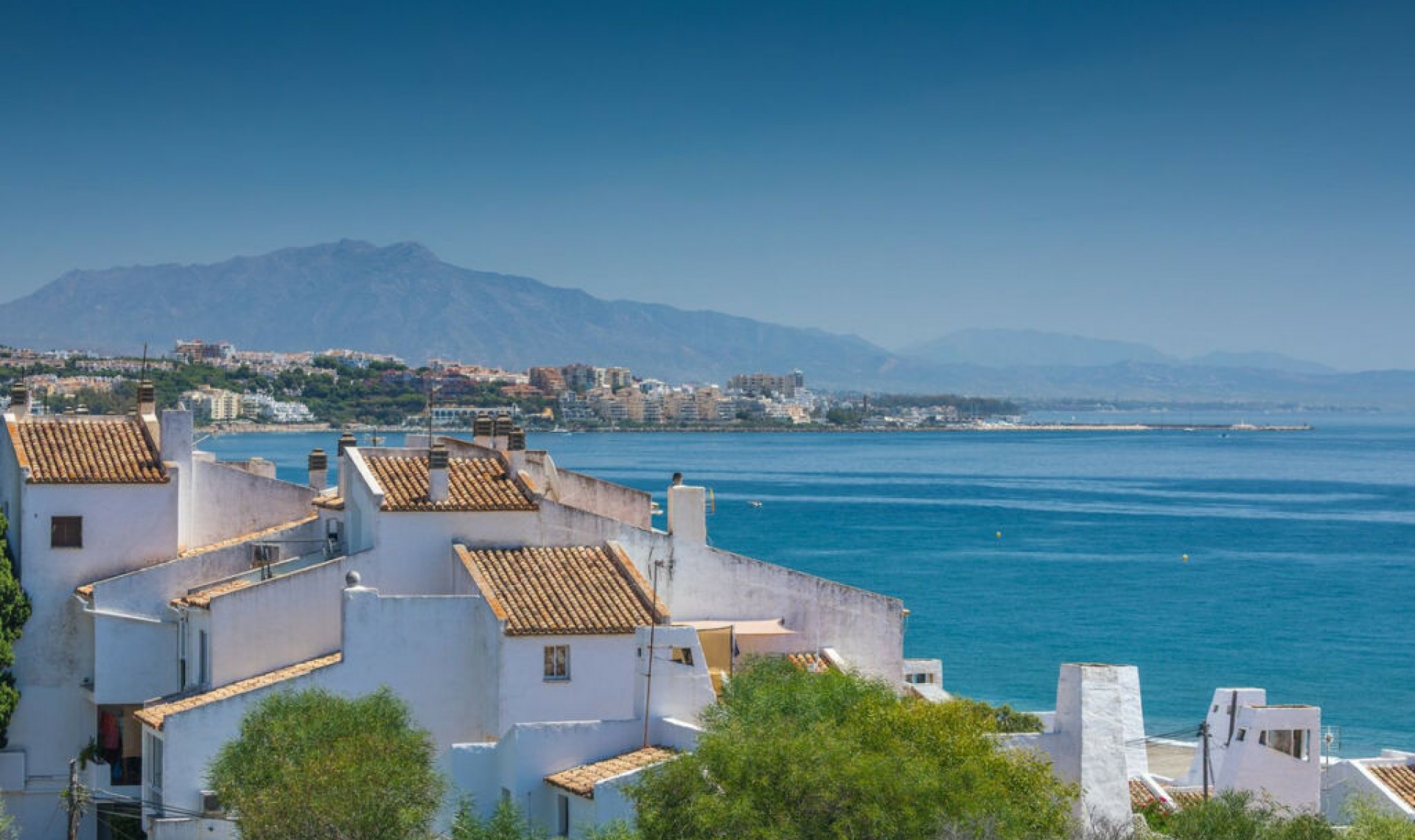 Resale - House -
Estepona