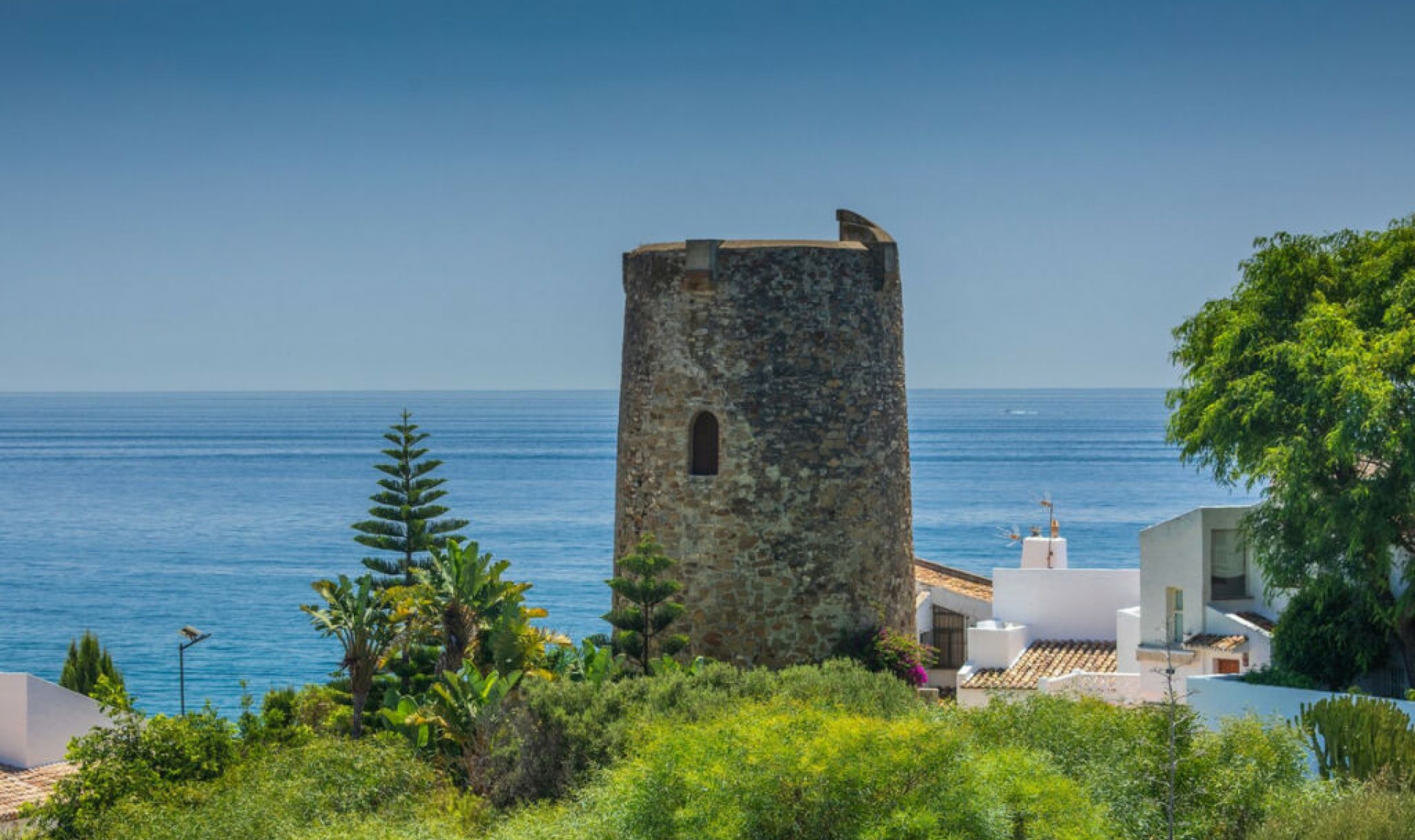 Resale - House -
Estepona