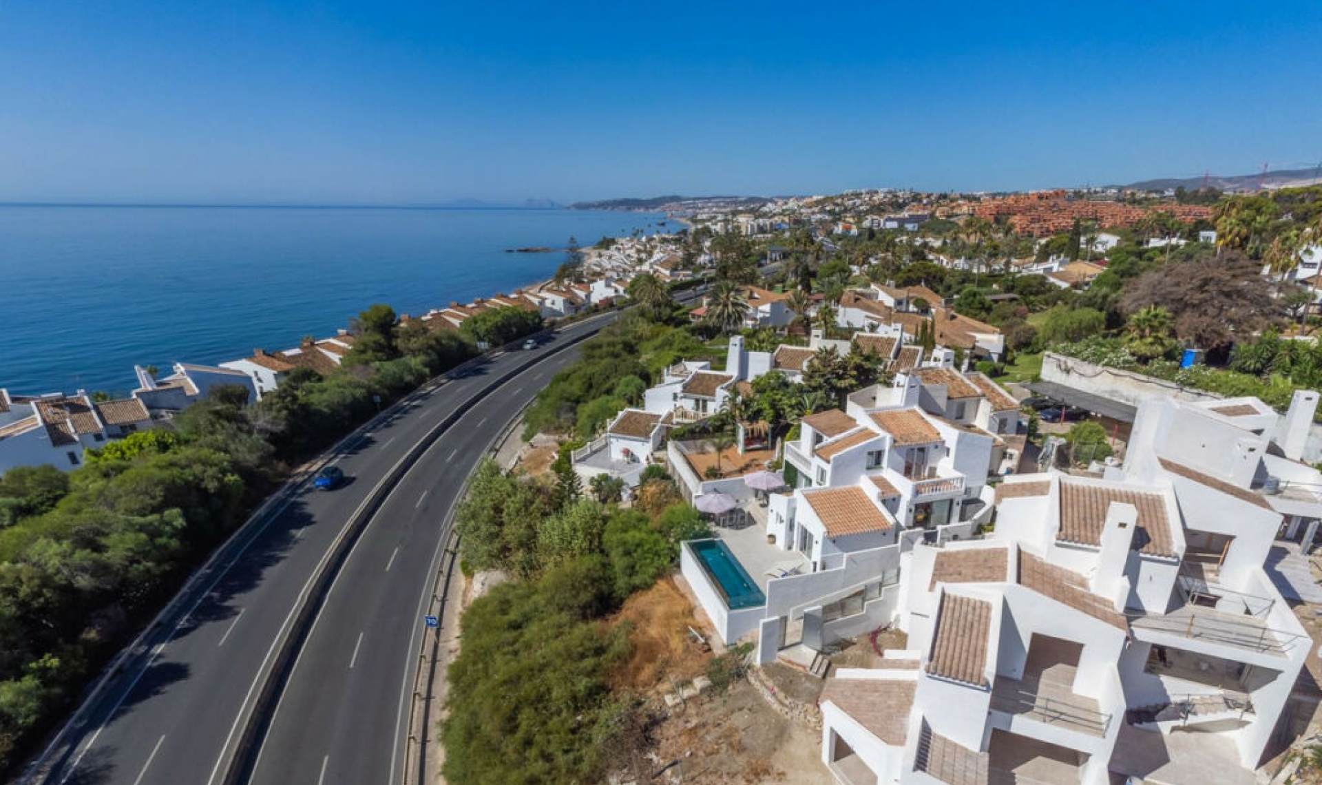 Resale - House -
Estepona