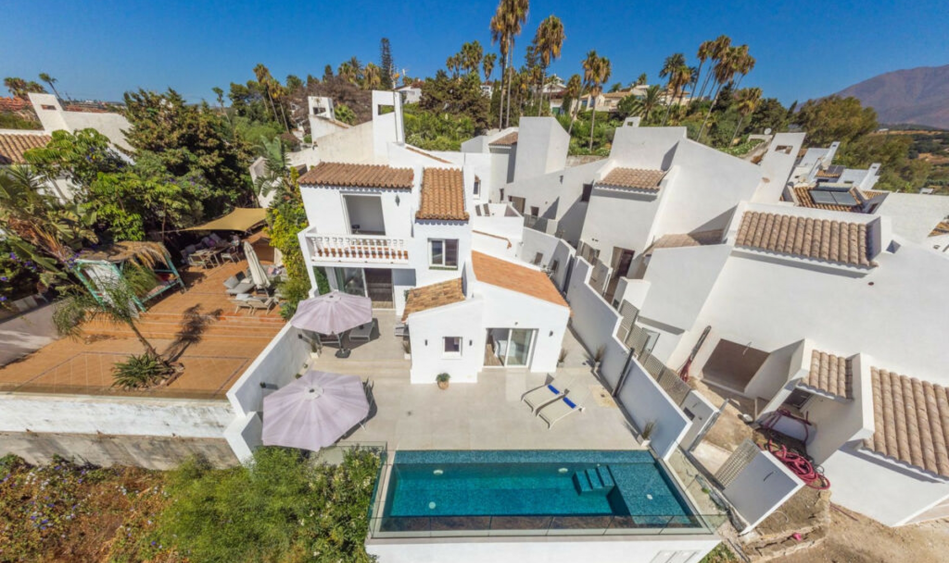 Resale - House -
Estepona