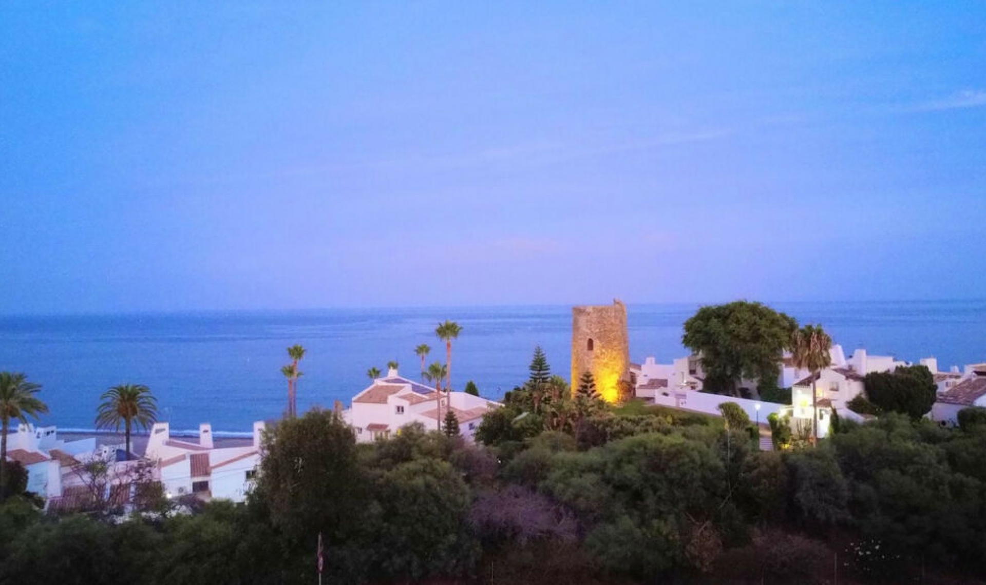 Resale - House -
Estepona