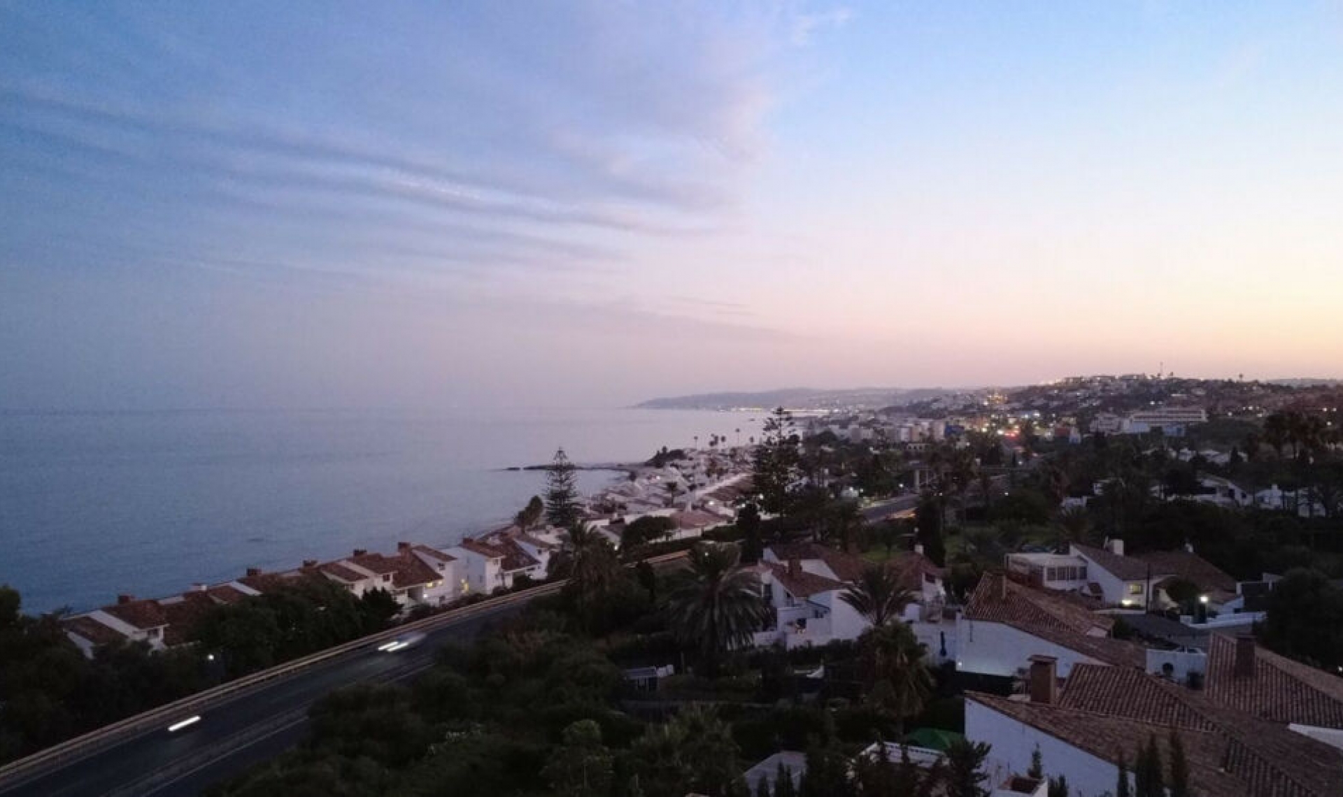 Resale - House -
Estepona
