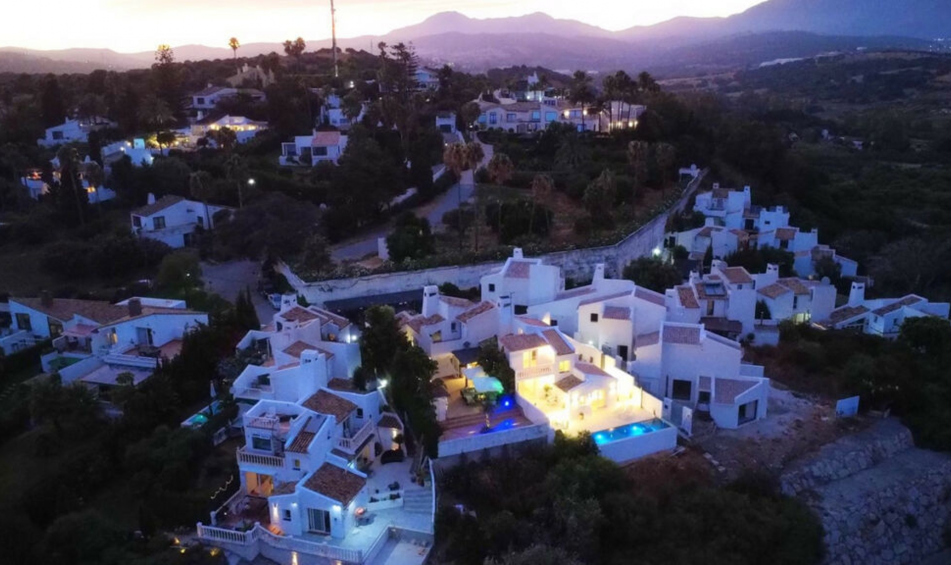 Resale - House -
Estepona