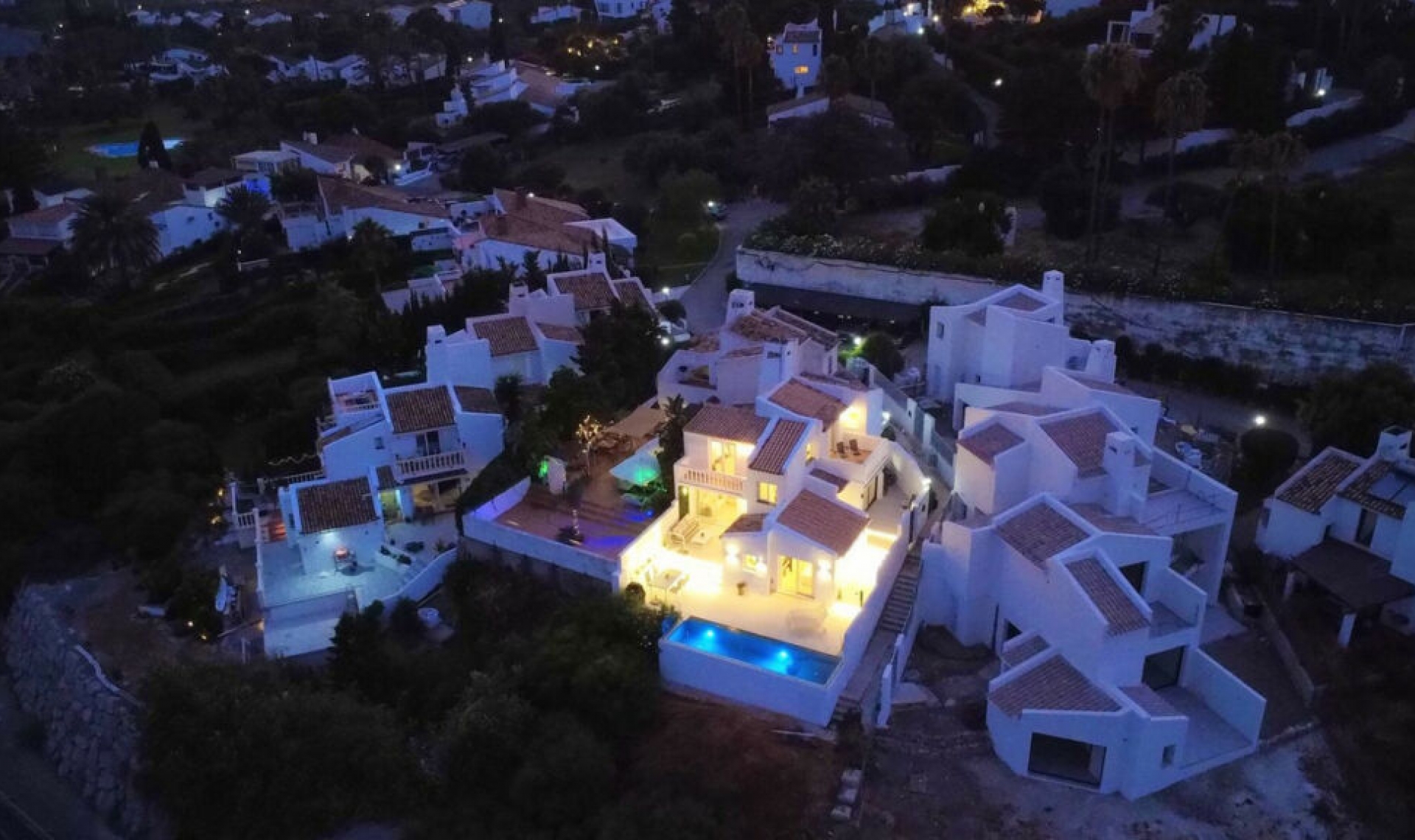 Resale - House -
Estepona
