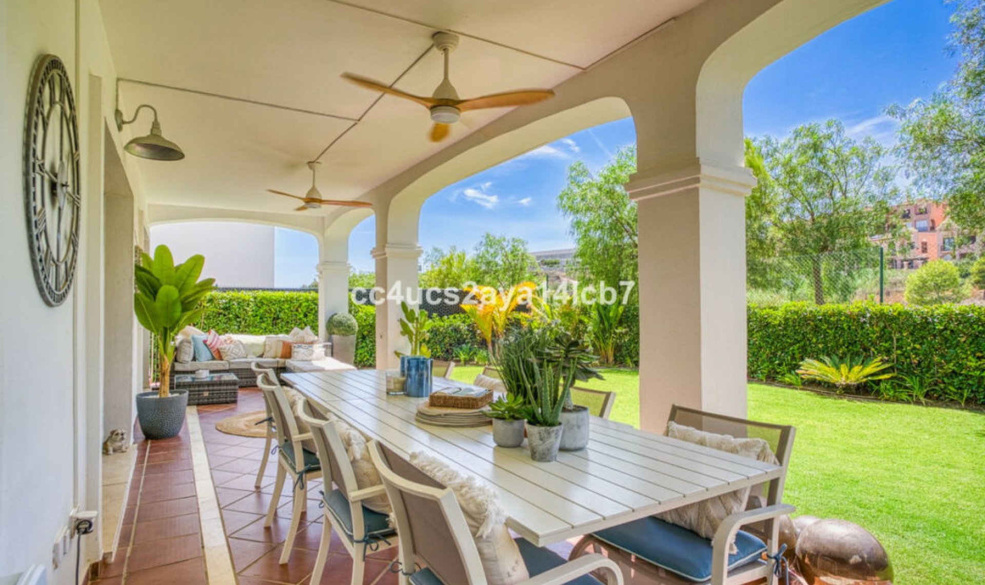 Resale - House -
Estepona