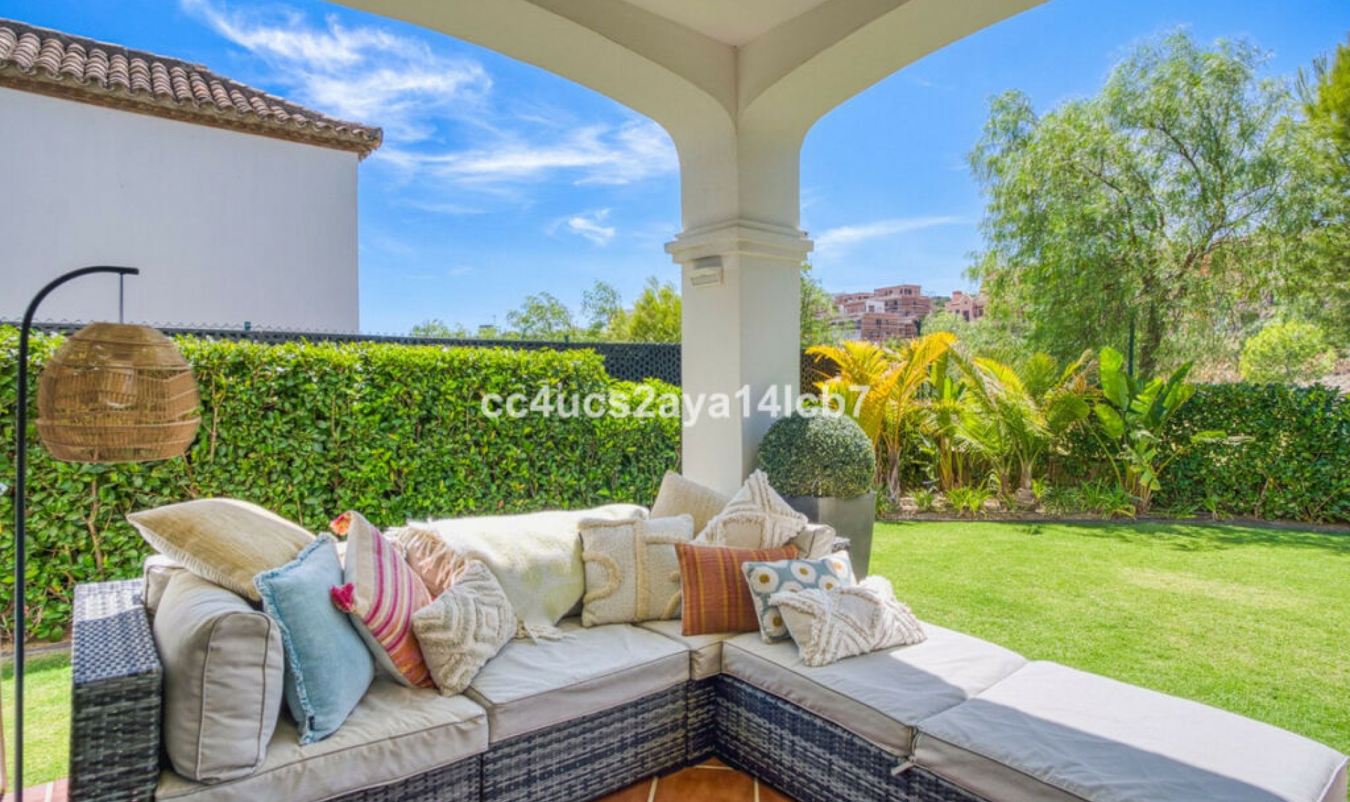 Resale - House -
Estepona
