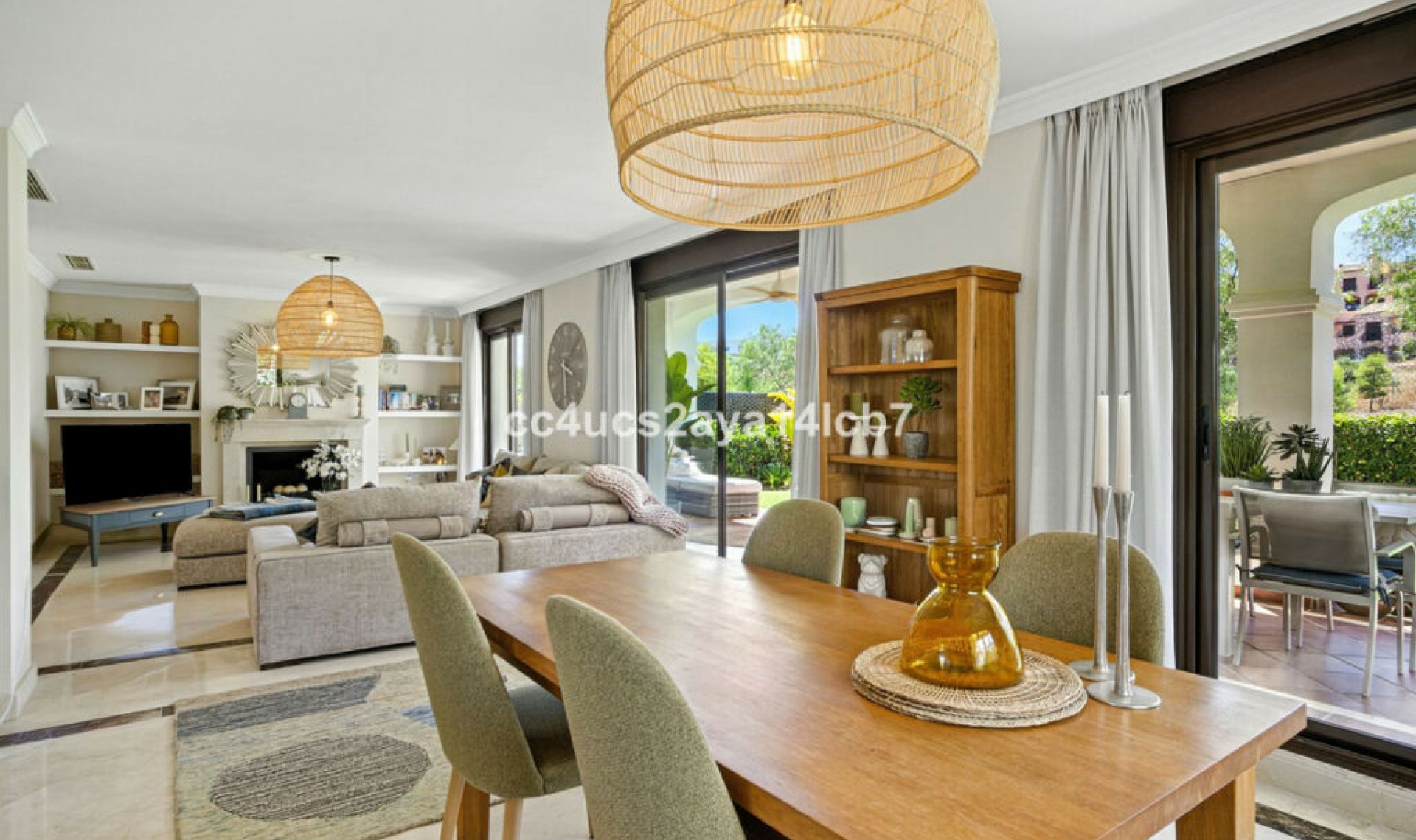 Resale - House -
Estepona