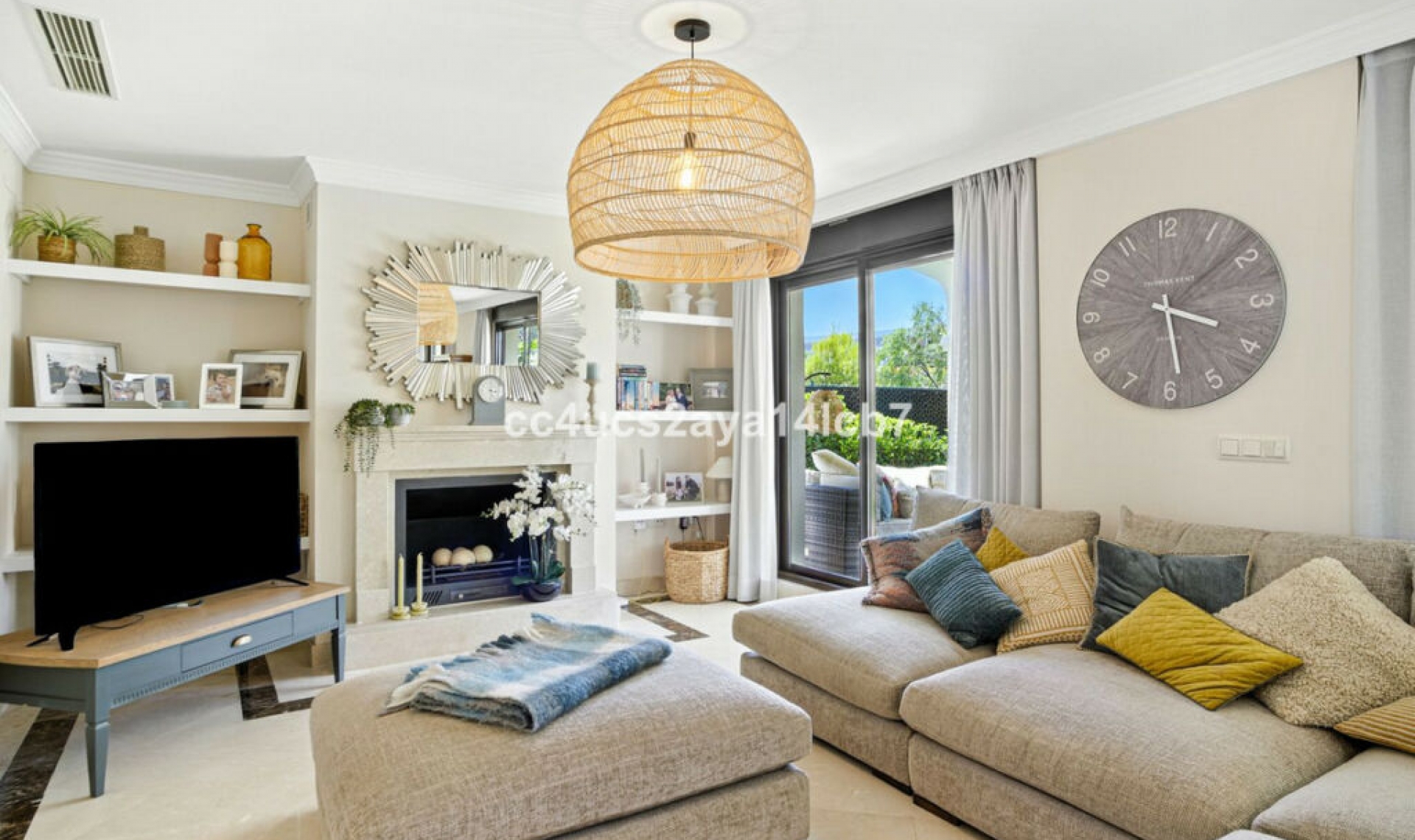 Resale - House -
Estepona