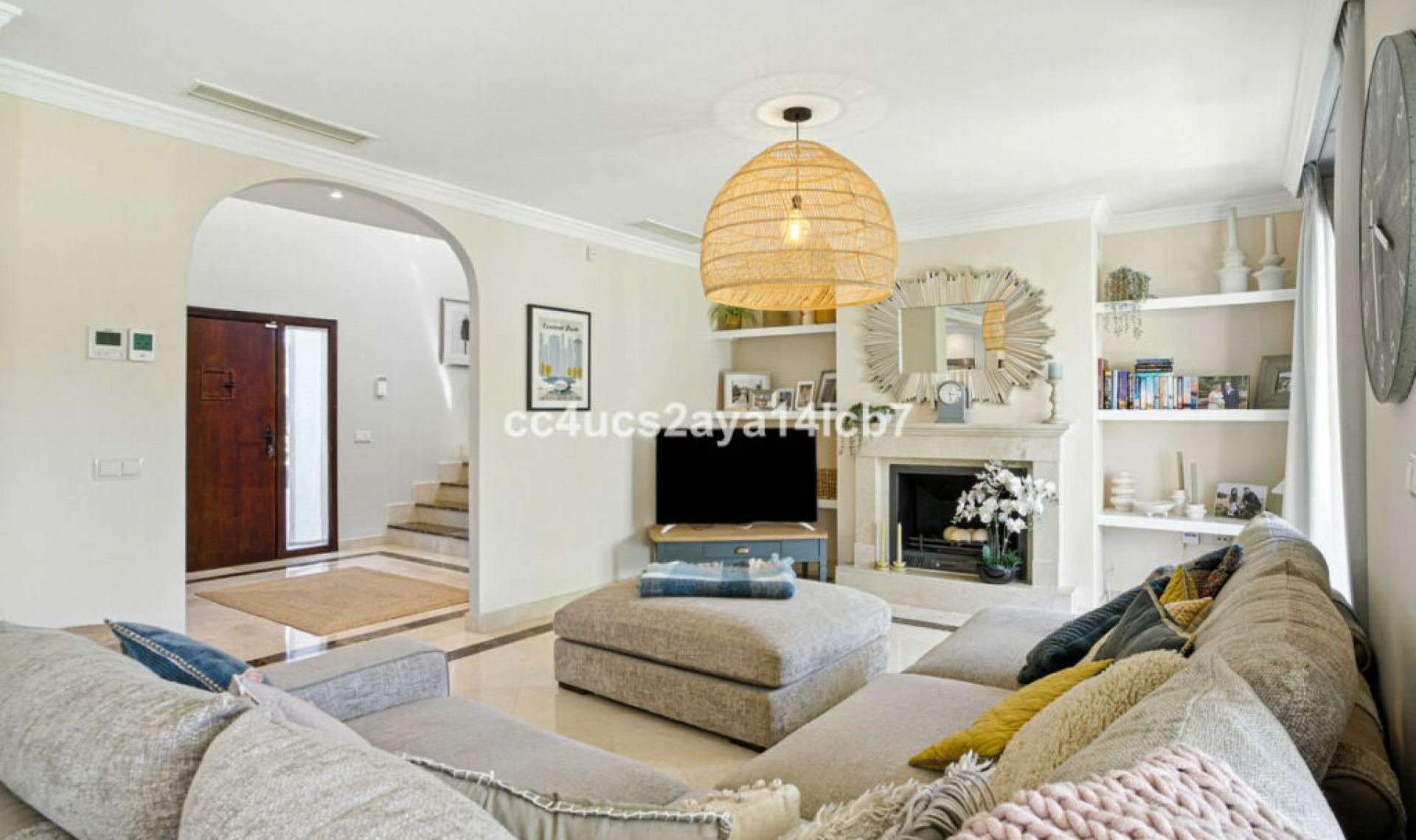 Resale - House -
Estepona