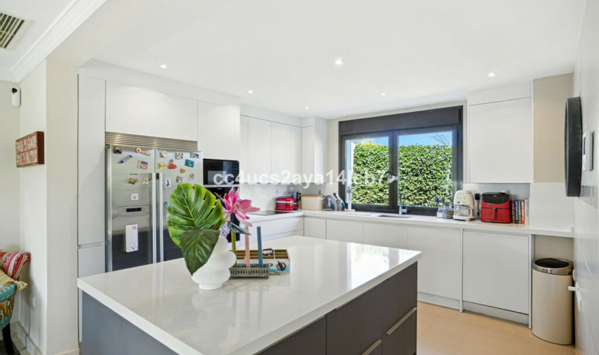 Resale - House -
Estepona