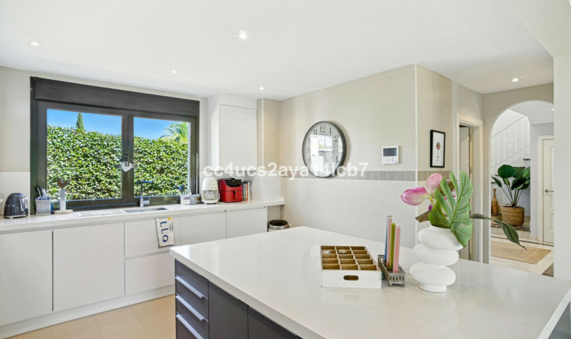 Resale - House -
Estepona