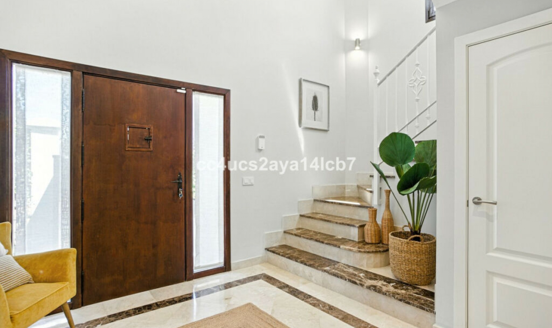 Resale - House -
Estepona