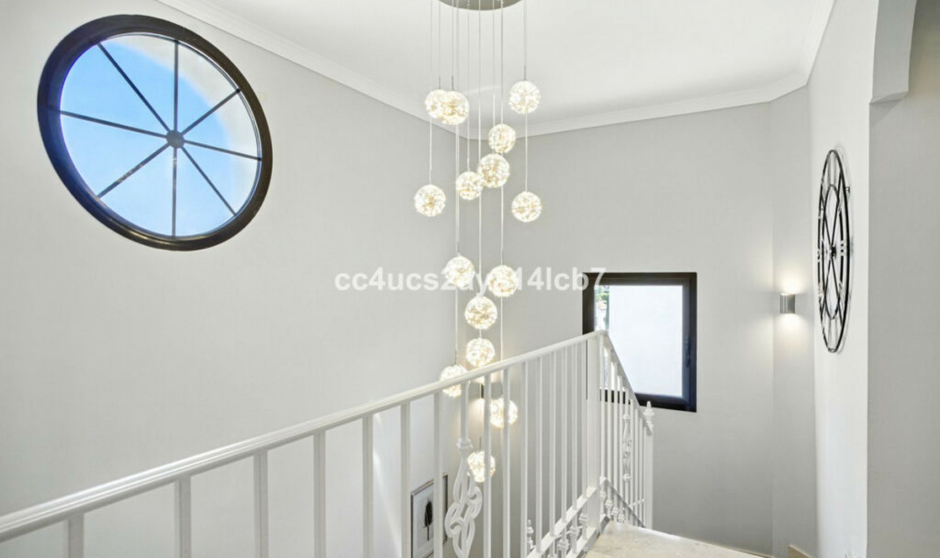 Resale - House -
Estepona