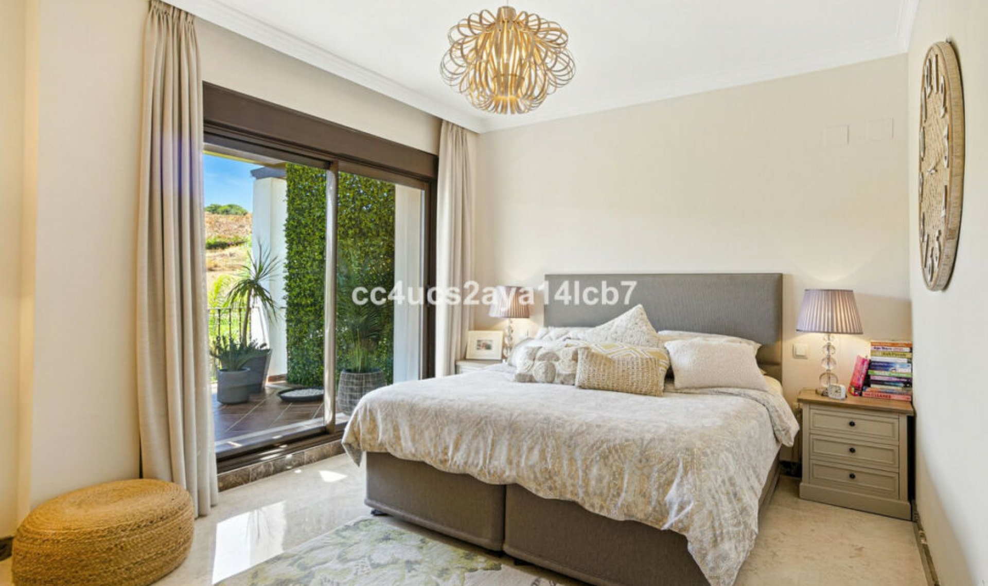 Resale - House -
Estepona