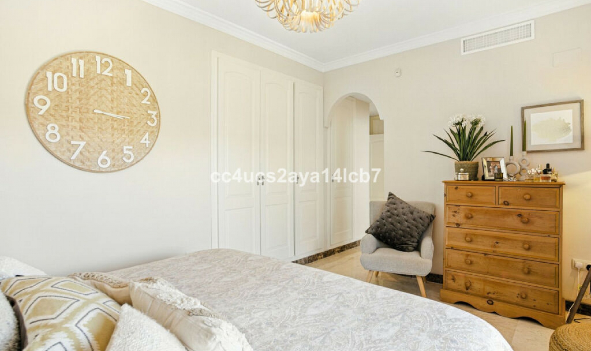 Resale - House -
Estepona