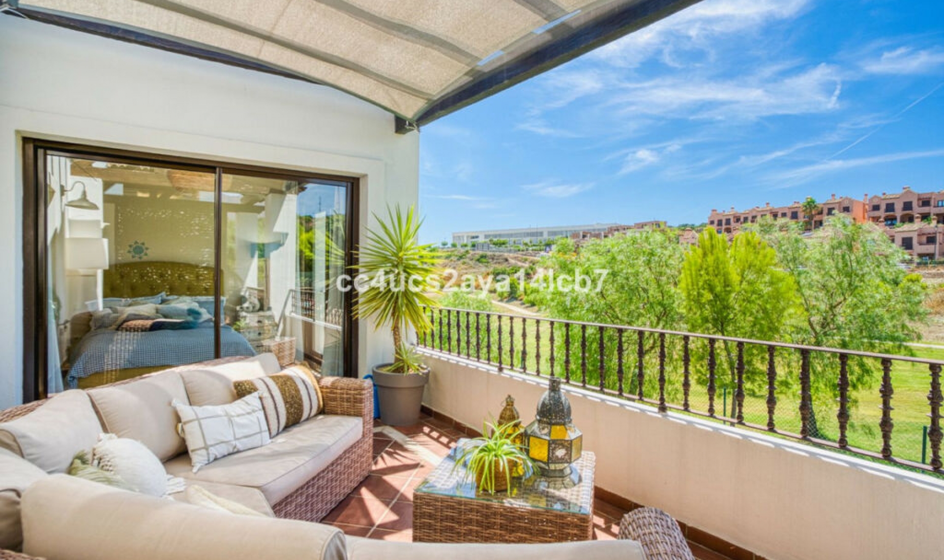 Resale - House -
Estepona
