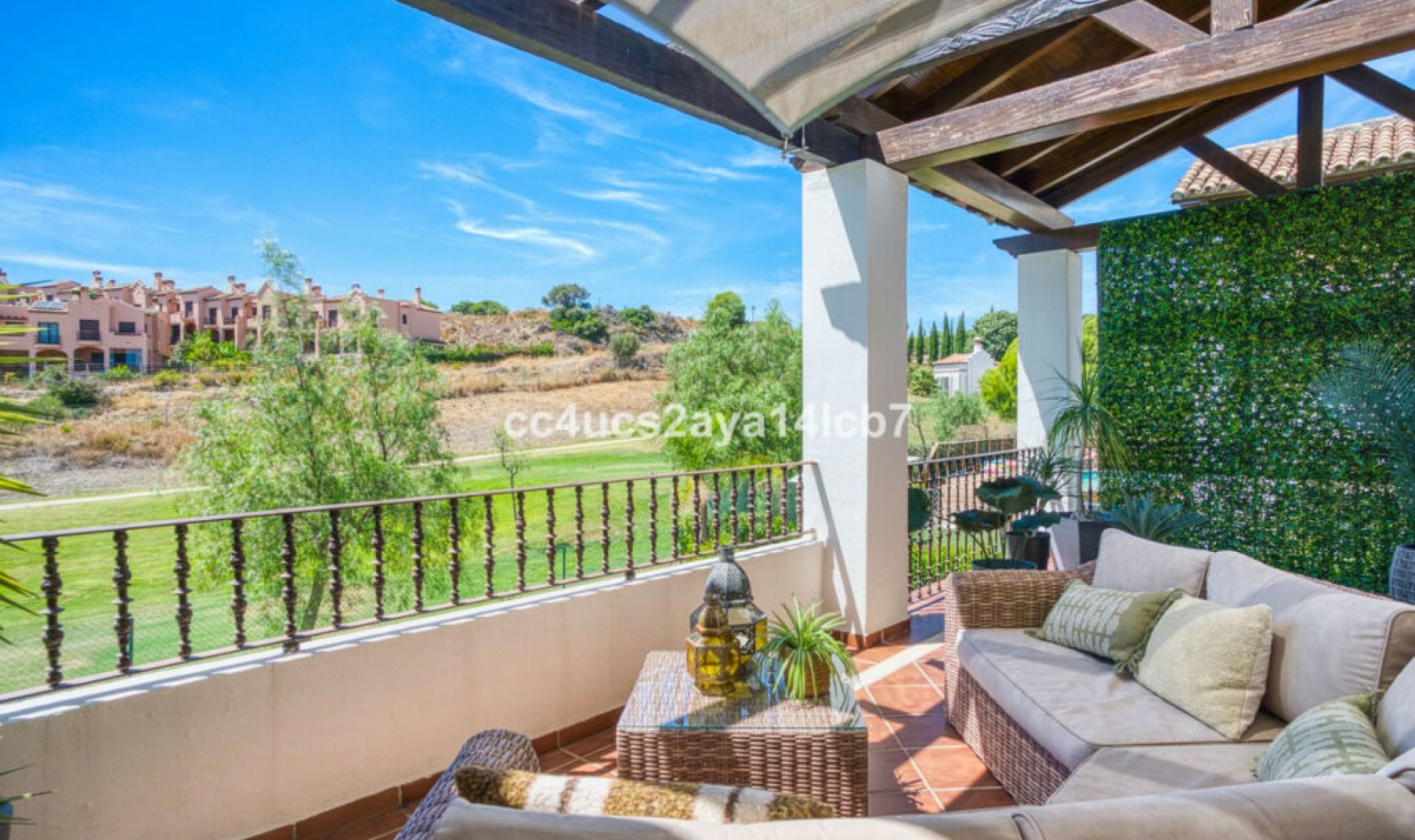 Resale - House -
Estepona
