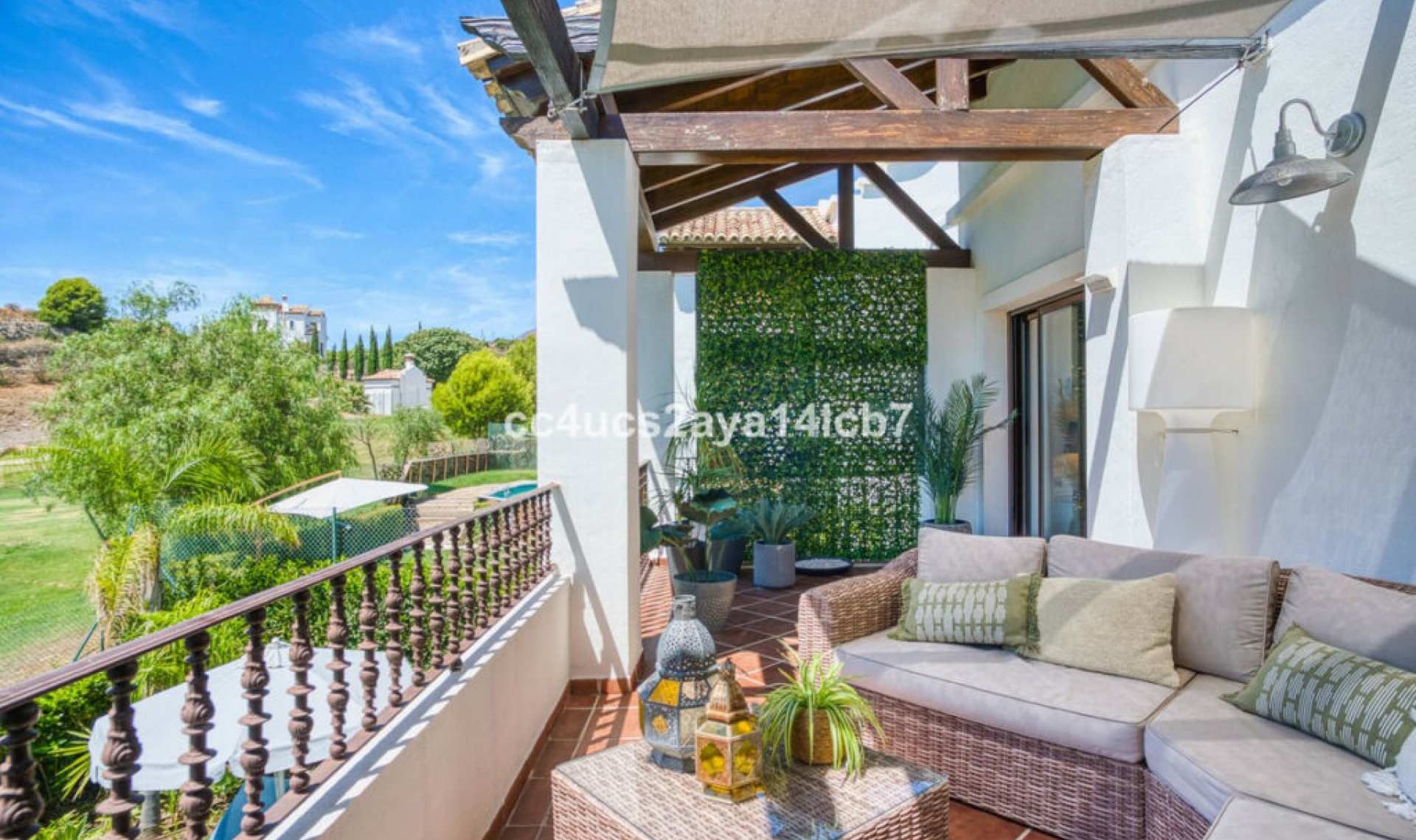 Resale - House -
Estepona