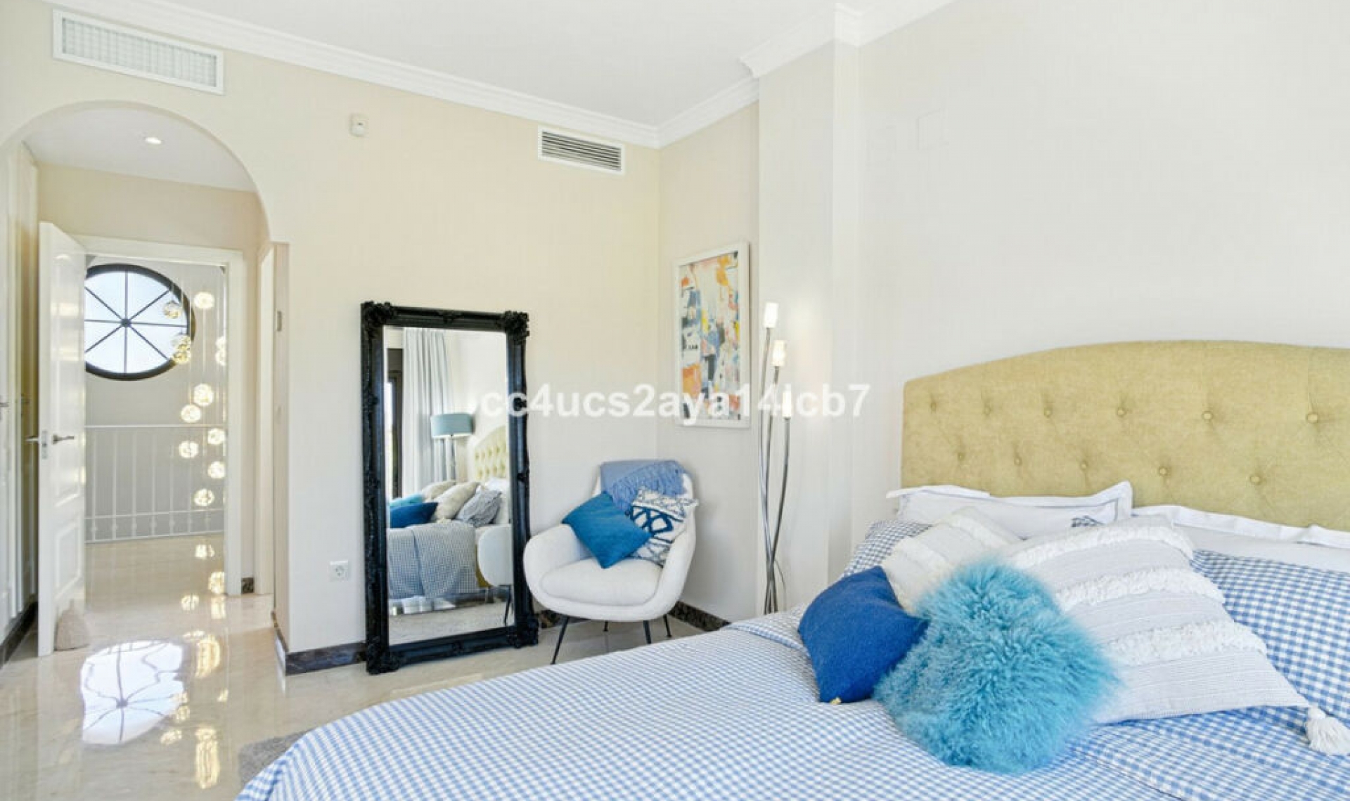 Resale - House -
Estepona