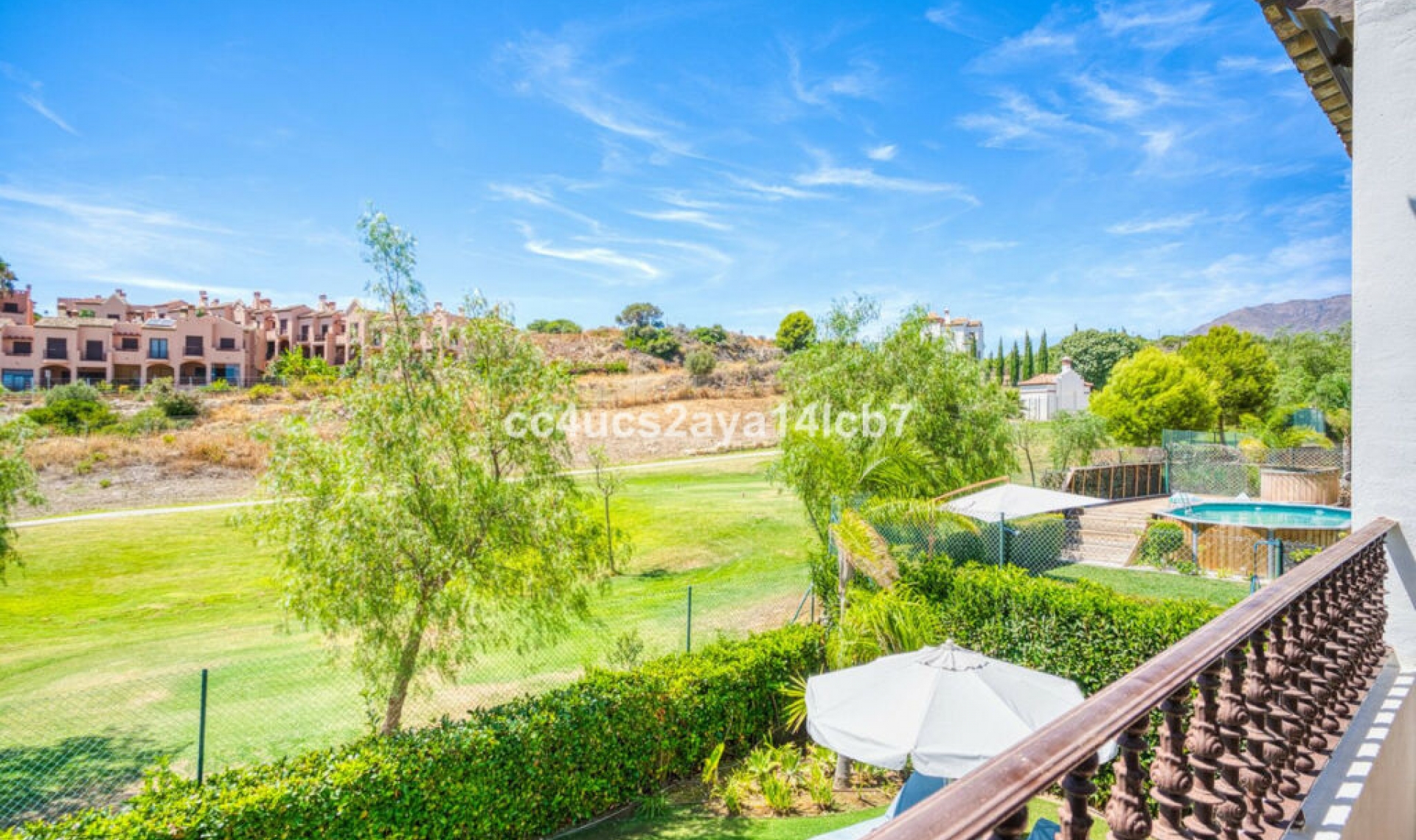 Resale - House -
Estepona