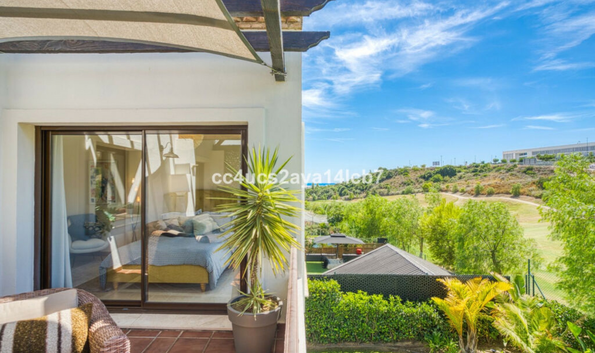 Resale - House -
Estepona