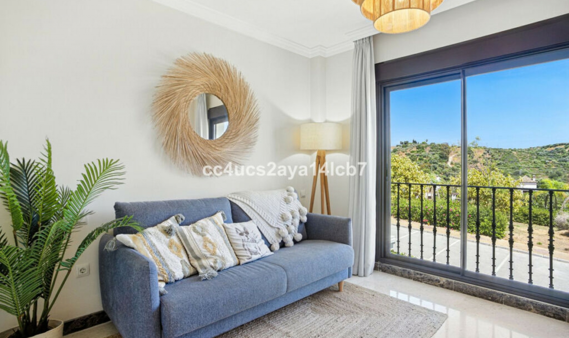 Resale - House -
Estepona