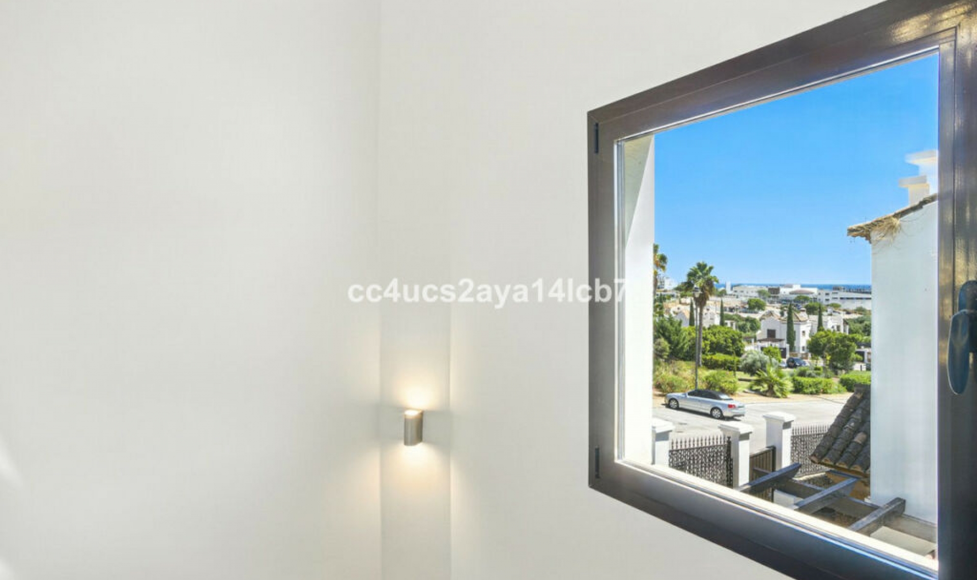 Resale - House -
Estepona