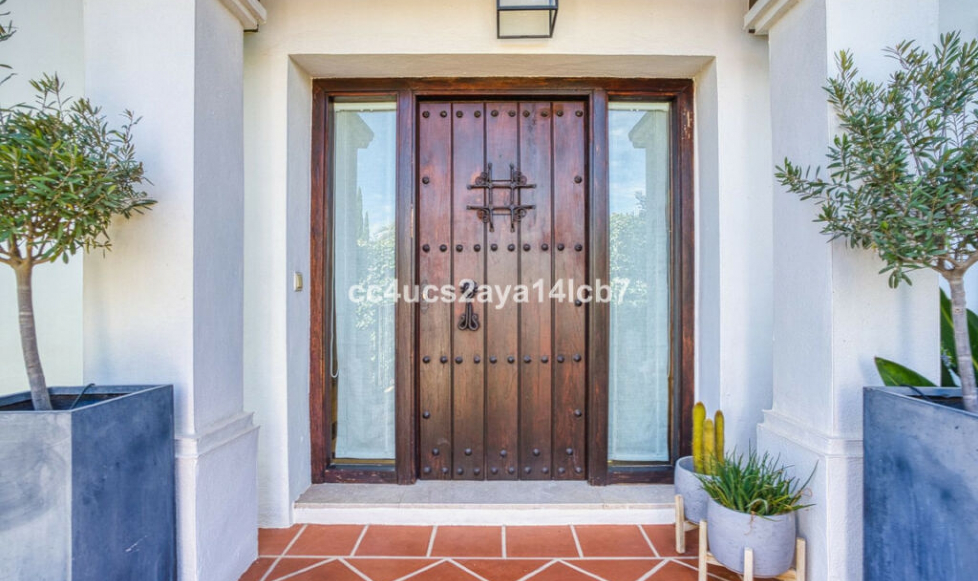 Resale - House -
Estepona