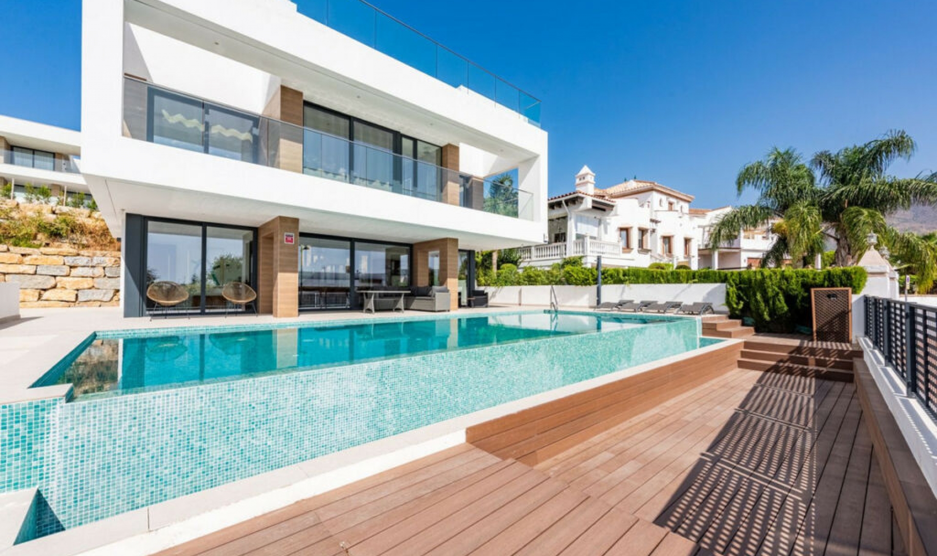 Resale - House -
Estepona