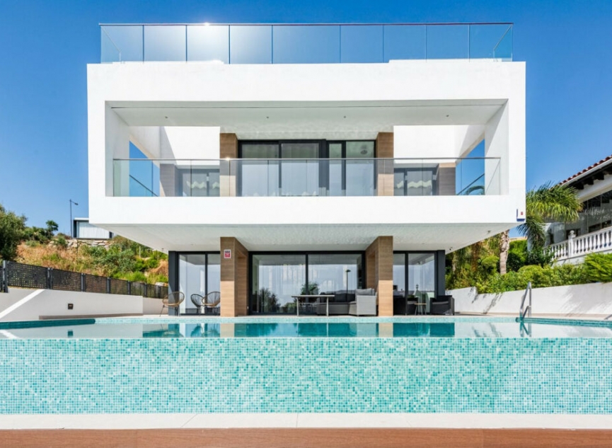 Resale - House -
Estepona